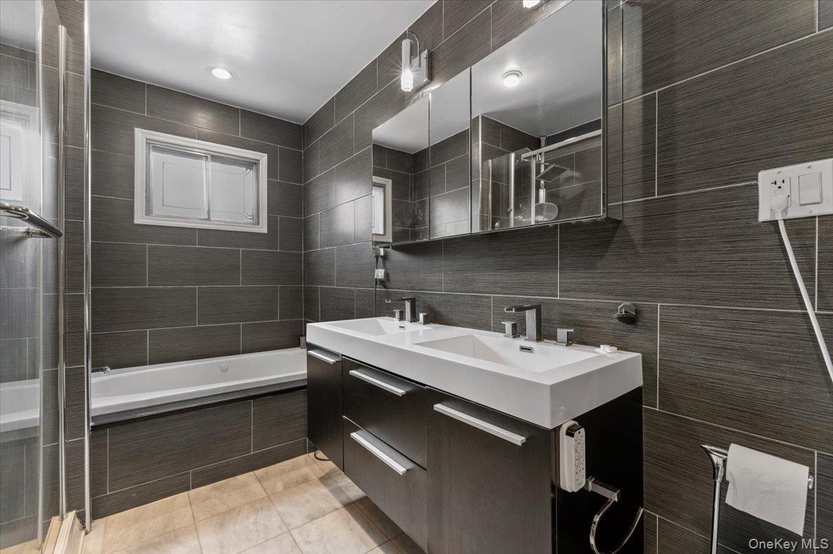 844 Flanders Drive, Valley Stream, NY 11581