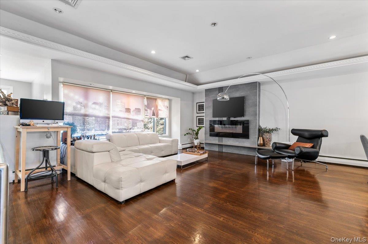 844 Flanders Drive, Valley Stream, NY 11581