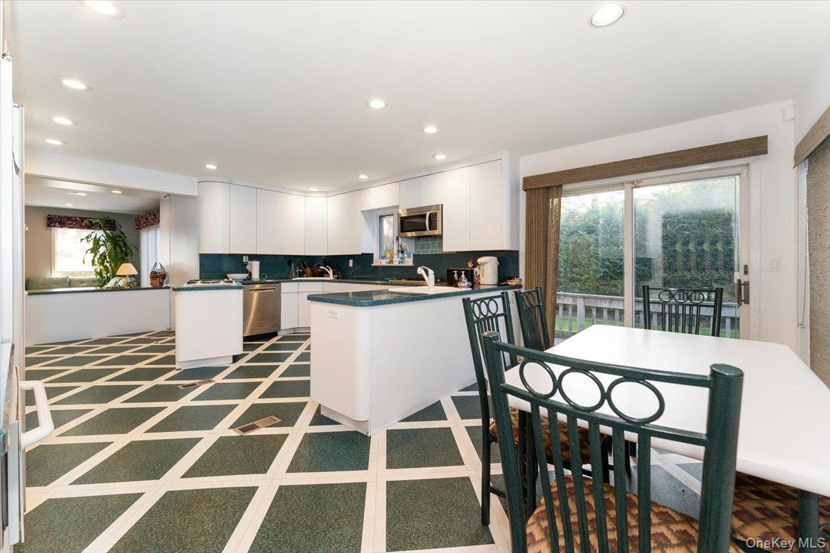 924 Northfield Road, Woodmere, NY 11598