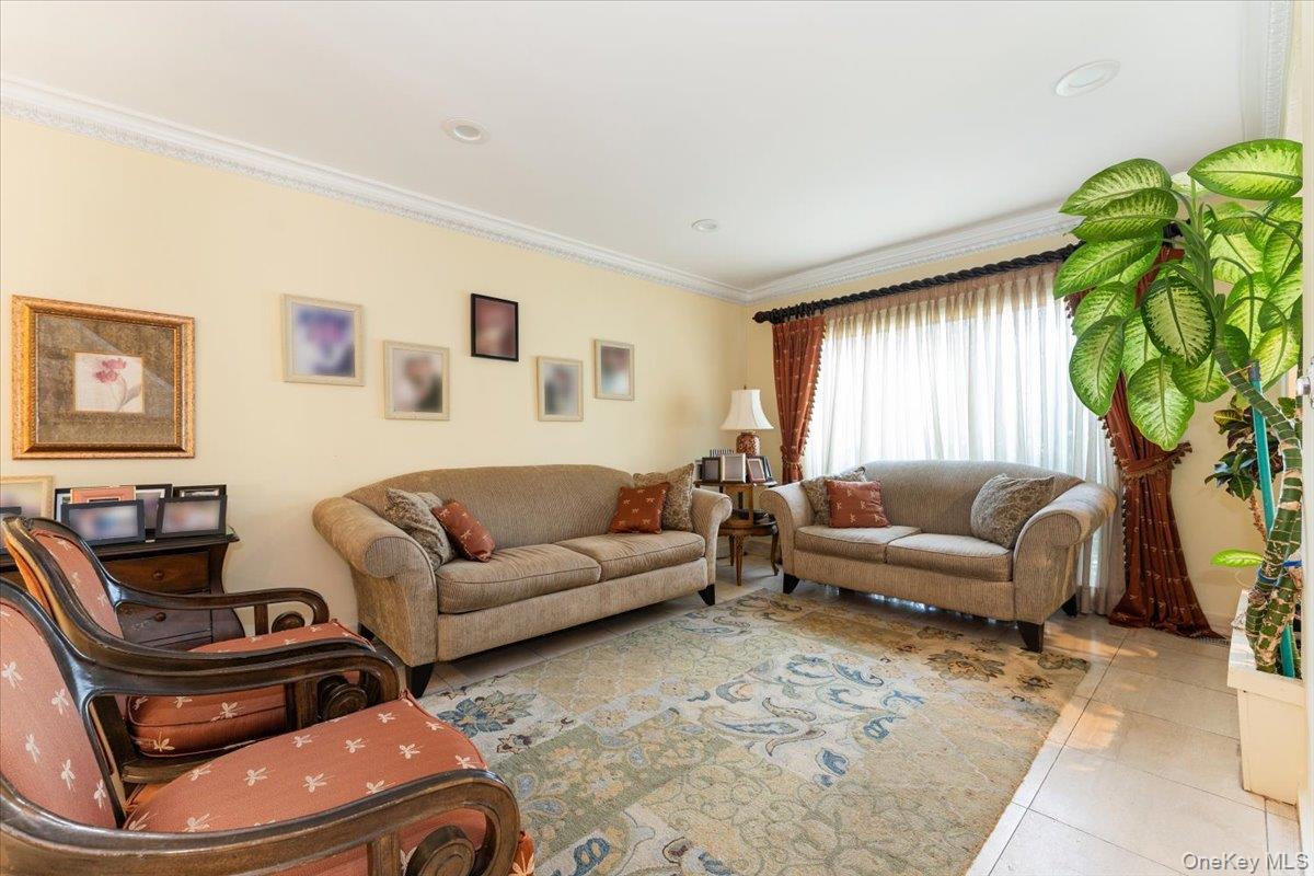 924 Northfield Road, Woodmere, NY 11598