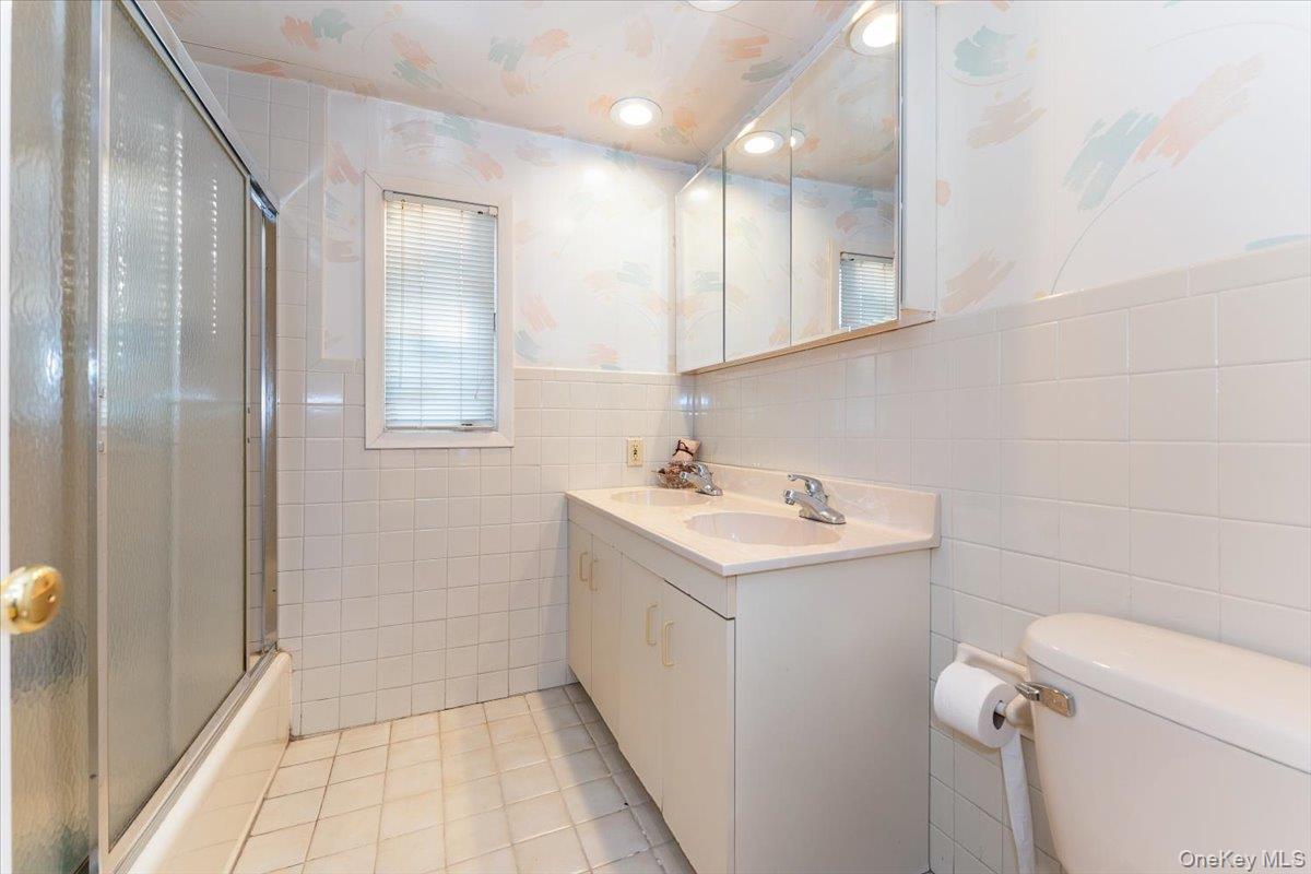 924 Northfield Road, Woodmere, NY 11598