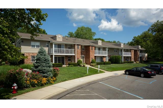 55 Westwood Drive # 88, Westbury, NY 11590