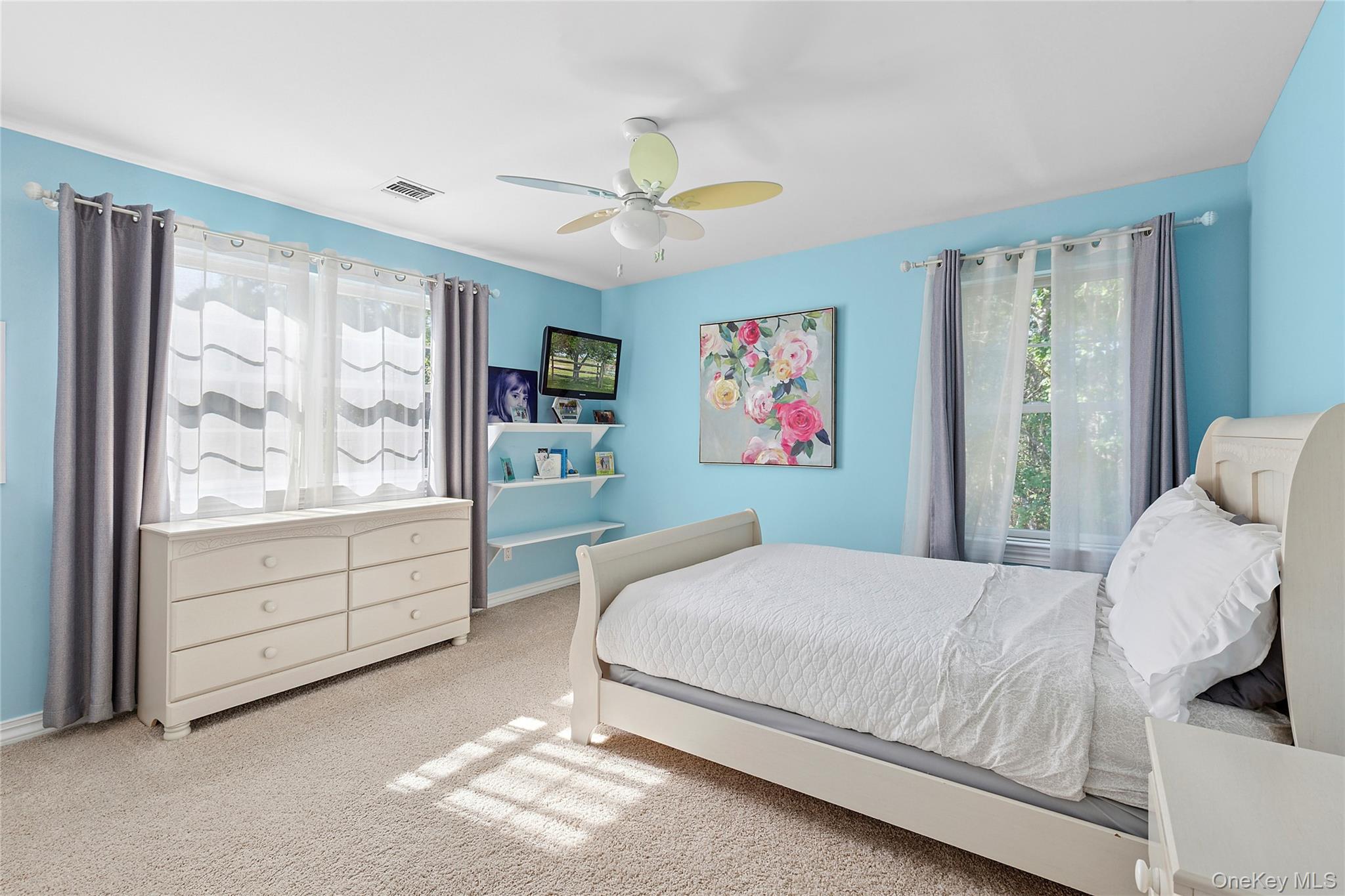 3 Steven Path, Center Moriches, NY 11934