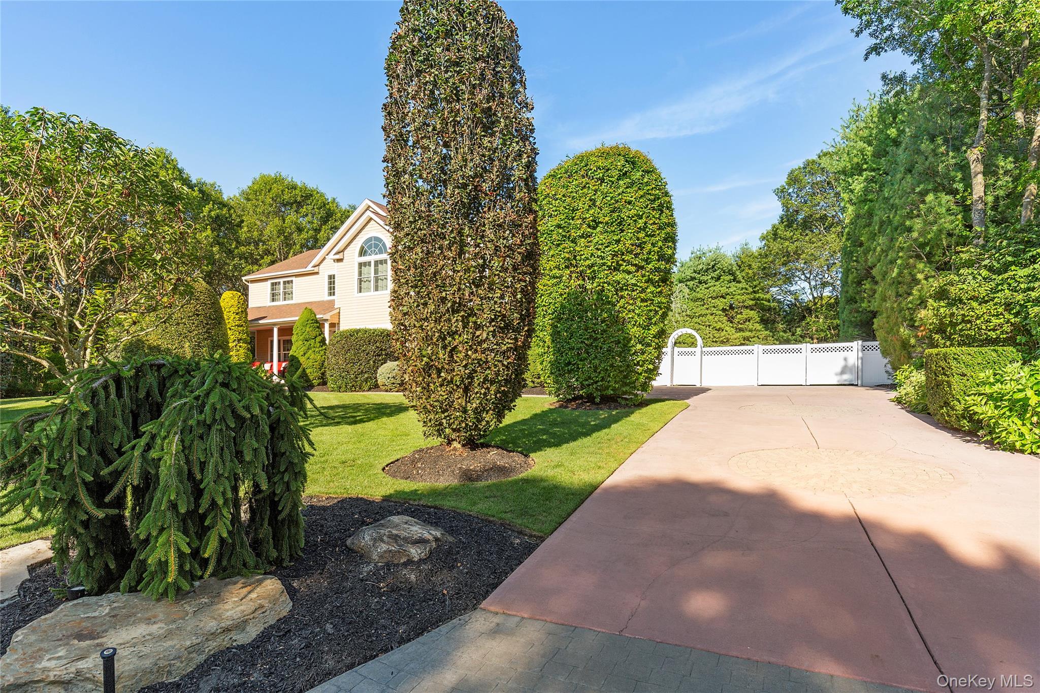 3 Steven Path, Center Moriches, NY 11934