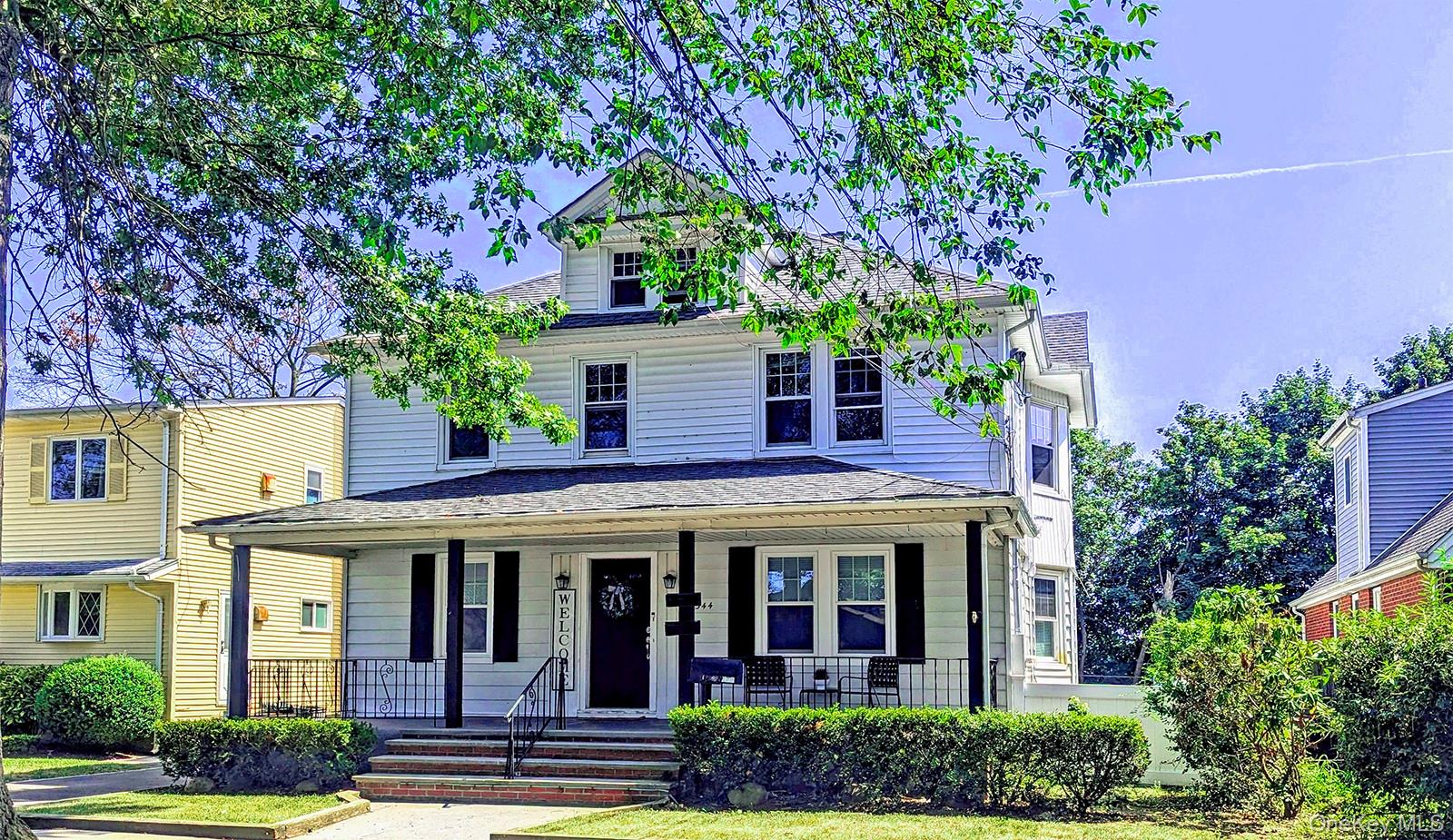 344 Roslyn Avenue, Carle Place, NY 11514