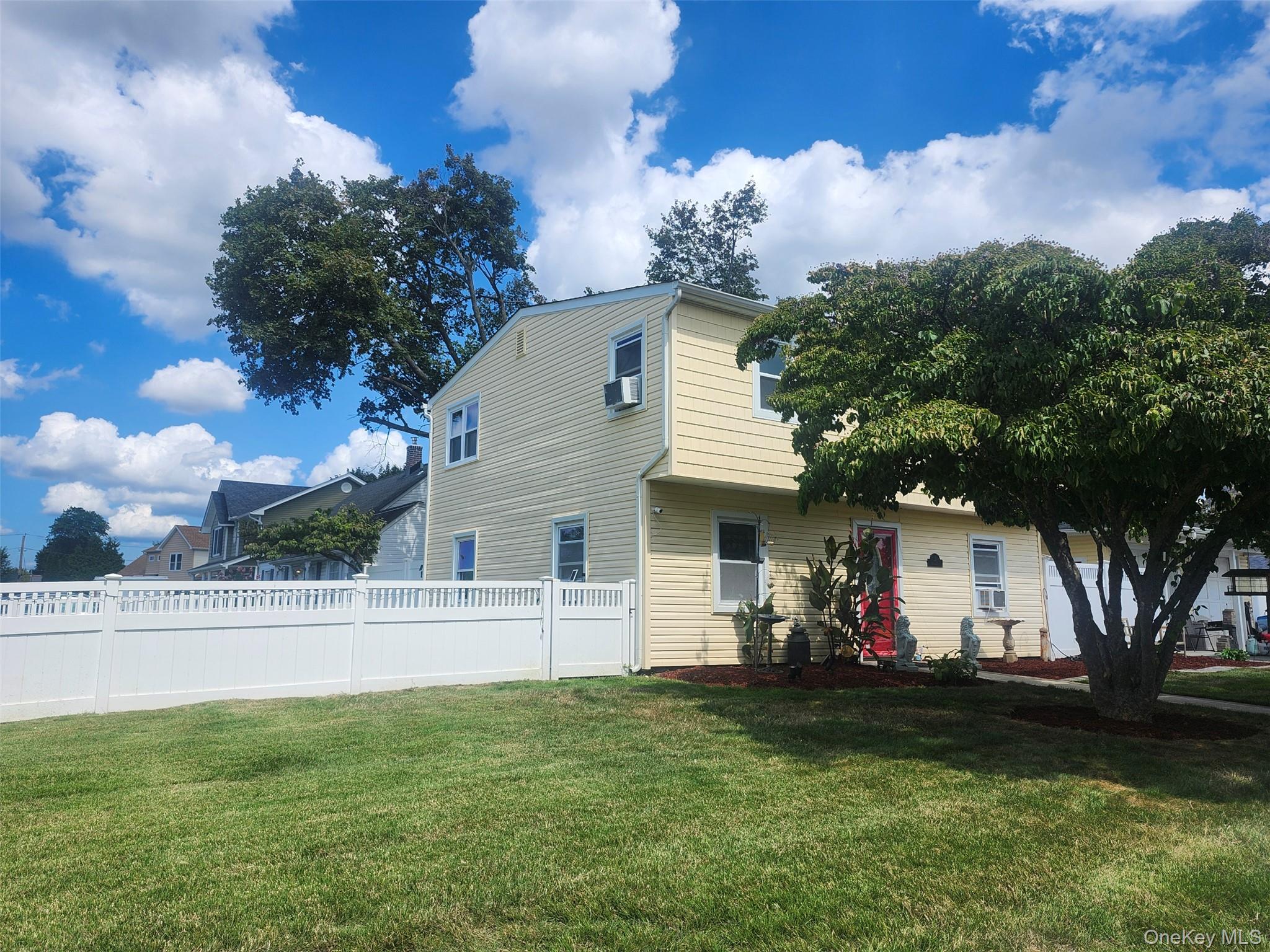 3 Brook Lane, Levittown, NY 11756