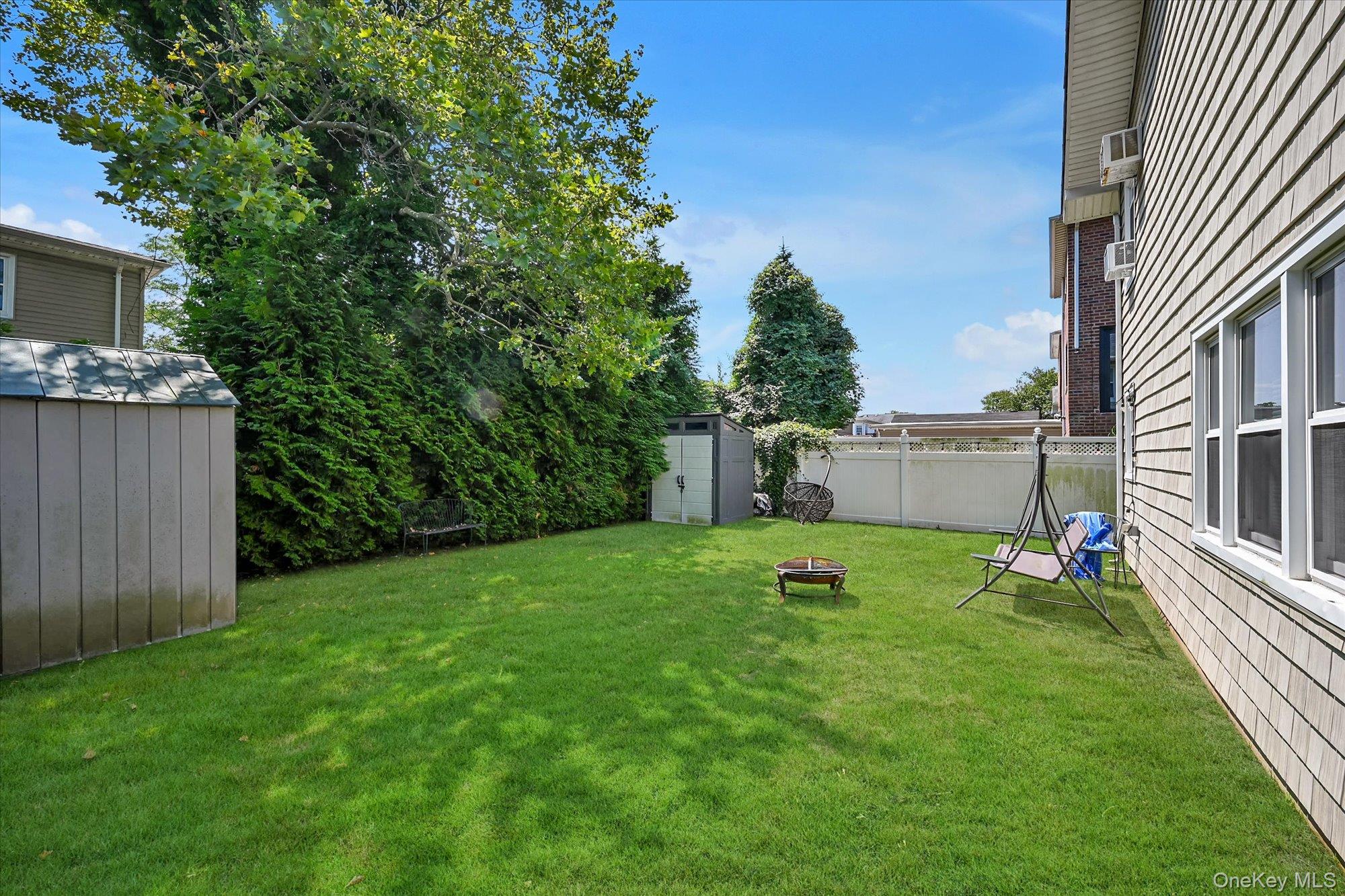 505 Hicksville Road, Far Rockaway, NY 11691