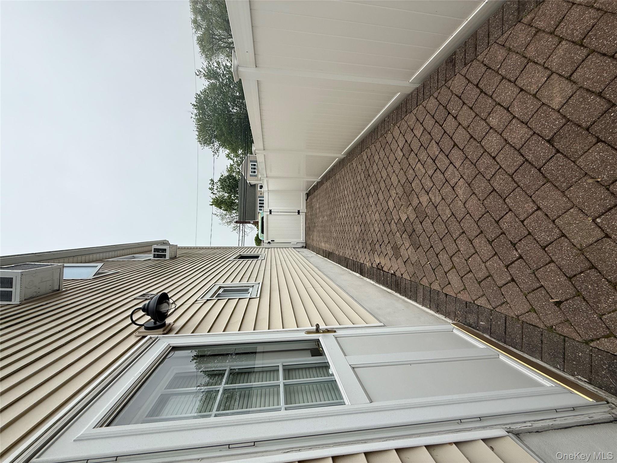 Lindenhurst, NY 11757