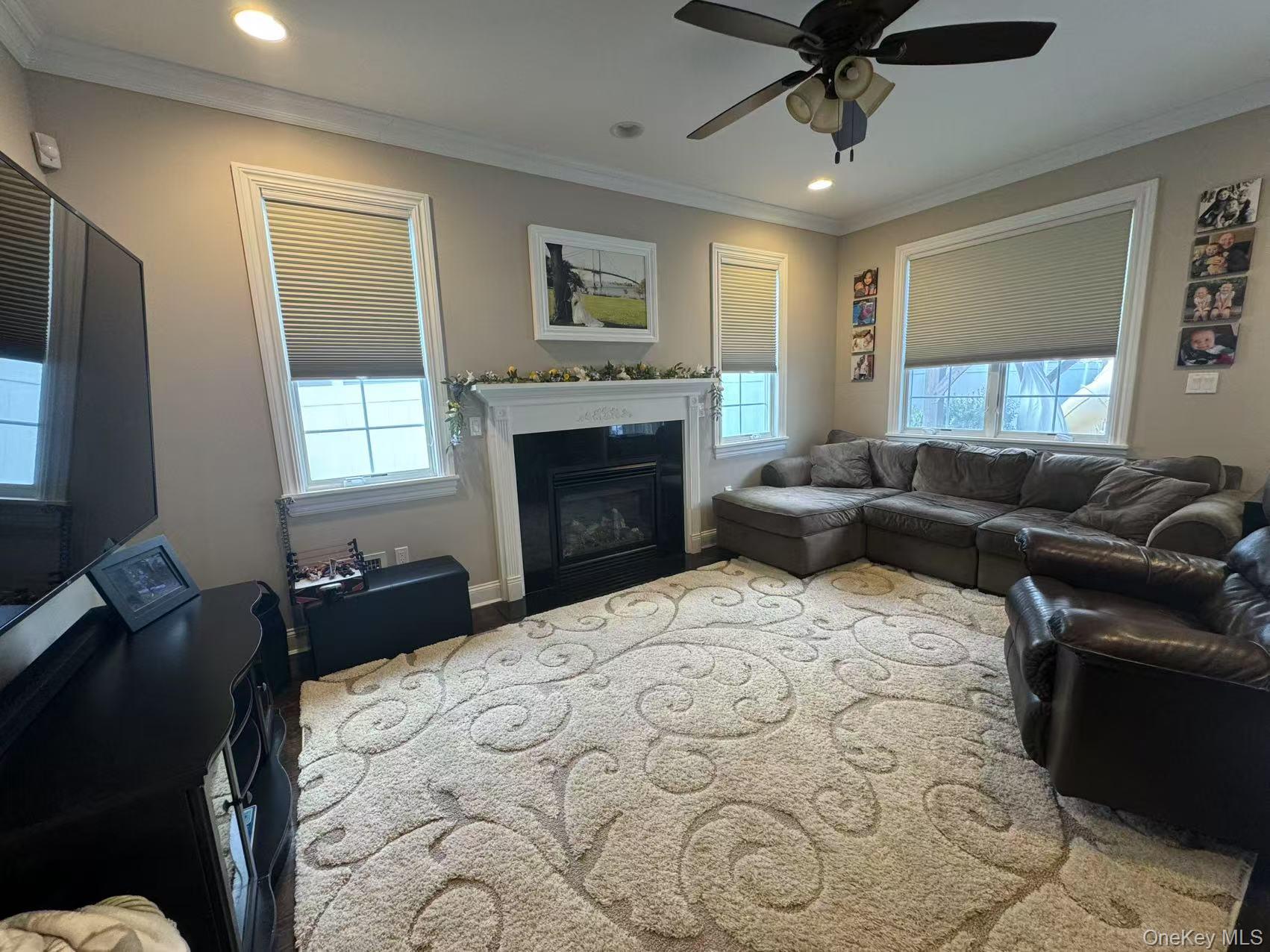 162-11 12nd Ave, Beechhurst, NY 11357