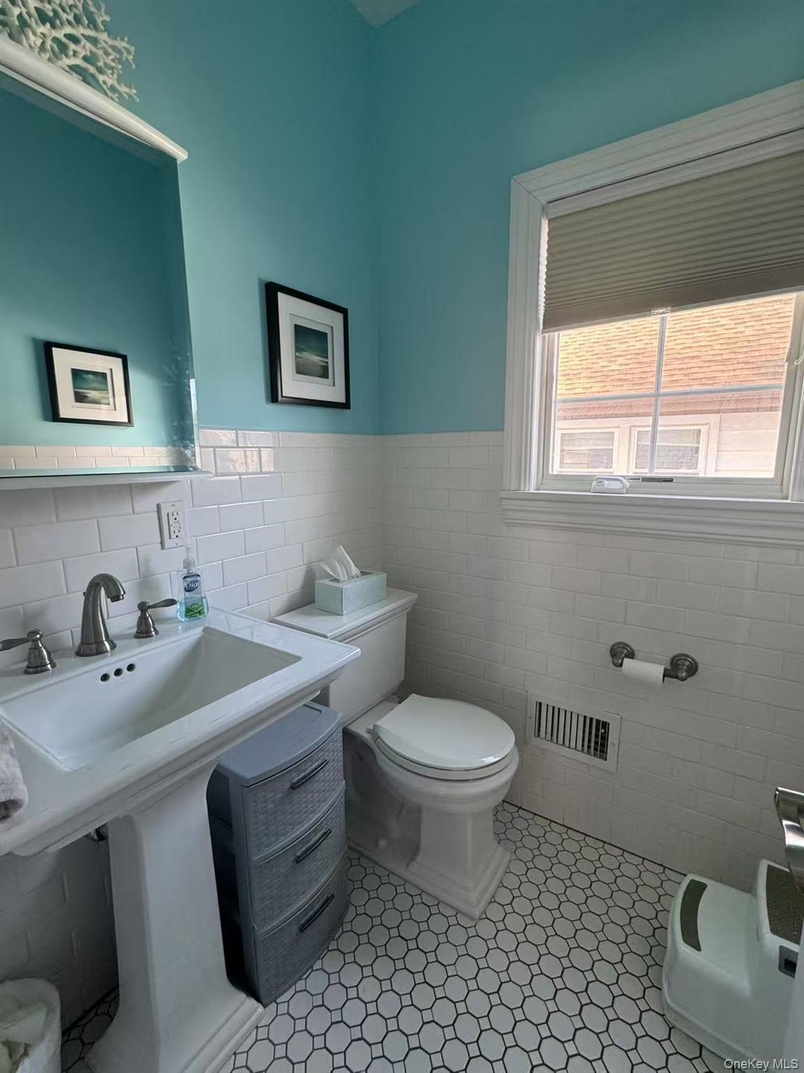 162-11 12nd Ave, Beechhurst, NY 11357