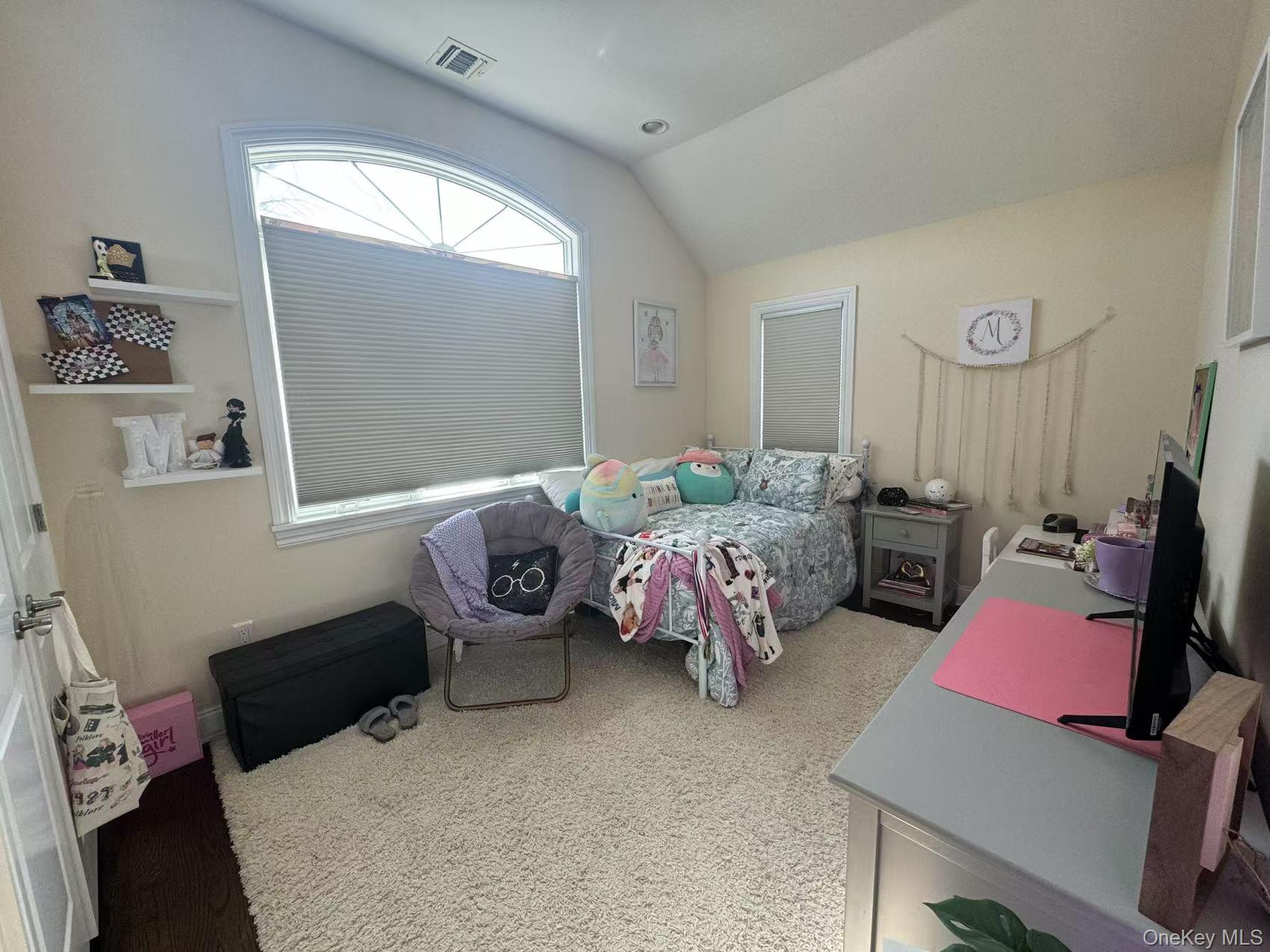 162-11 12nd Ave, Beechhurst, NY 11357