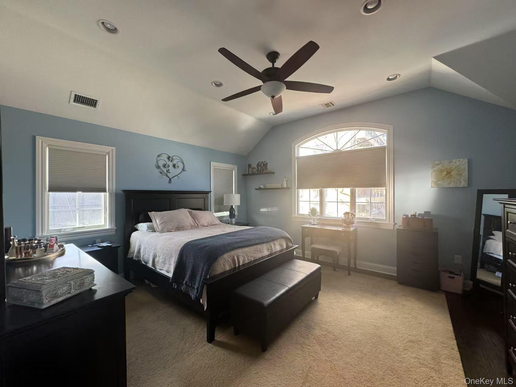 162-11 12nd Ave, Beechhurst, NY 11357