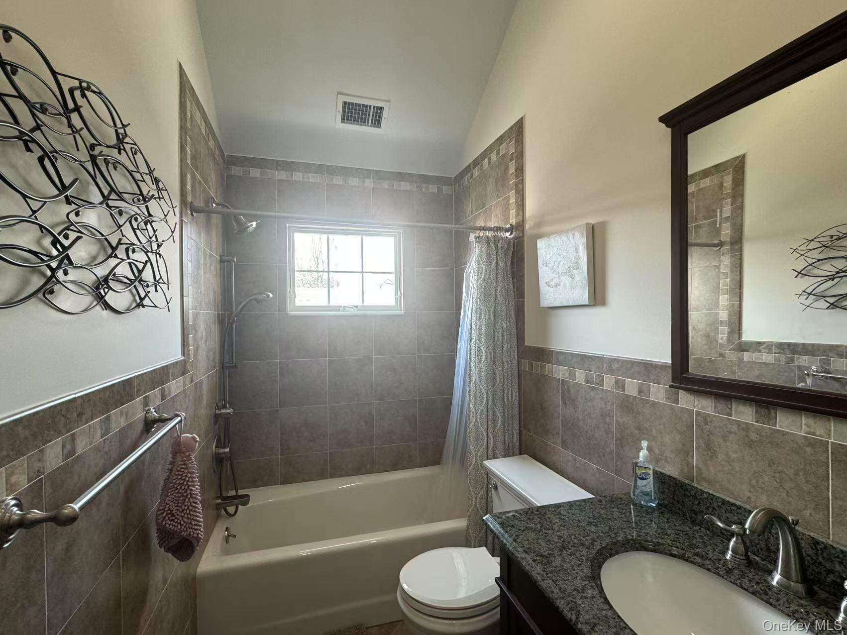 162-11 12nd Ave, Beechhurst, NY 11357