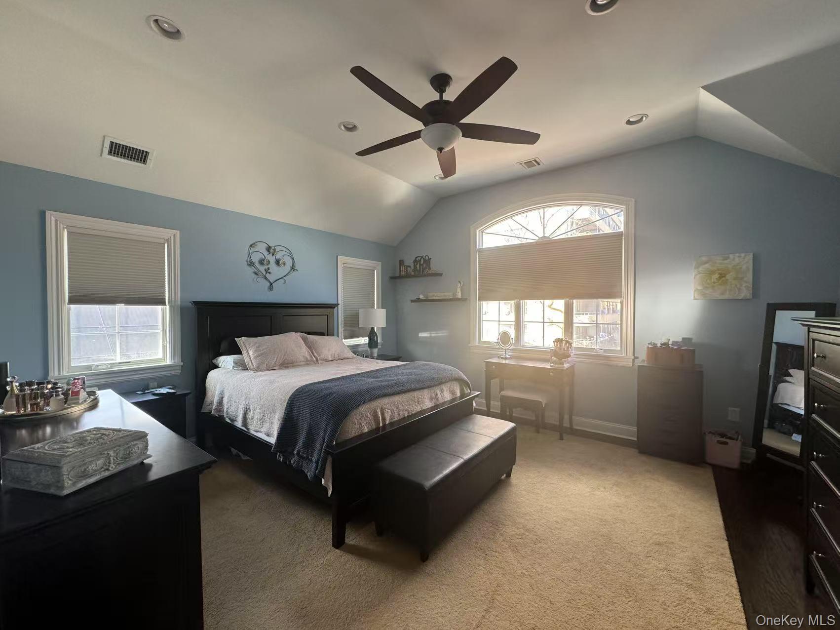 162-11 12nd Ave, Beechhurst, NY 11357