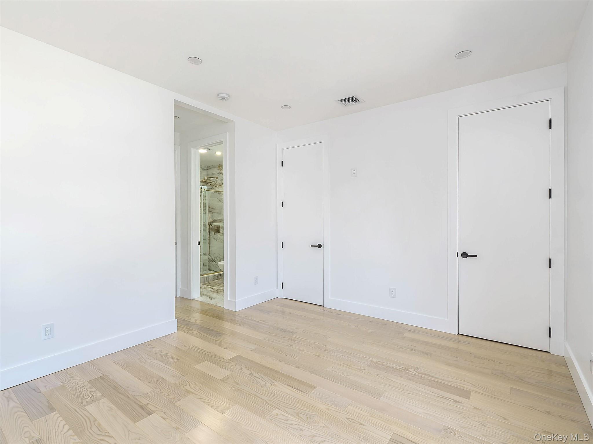 6 Lee Gray Court # 2, Glen Cove, NY 11542