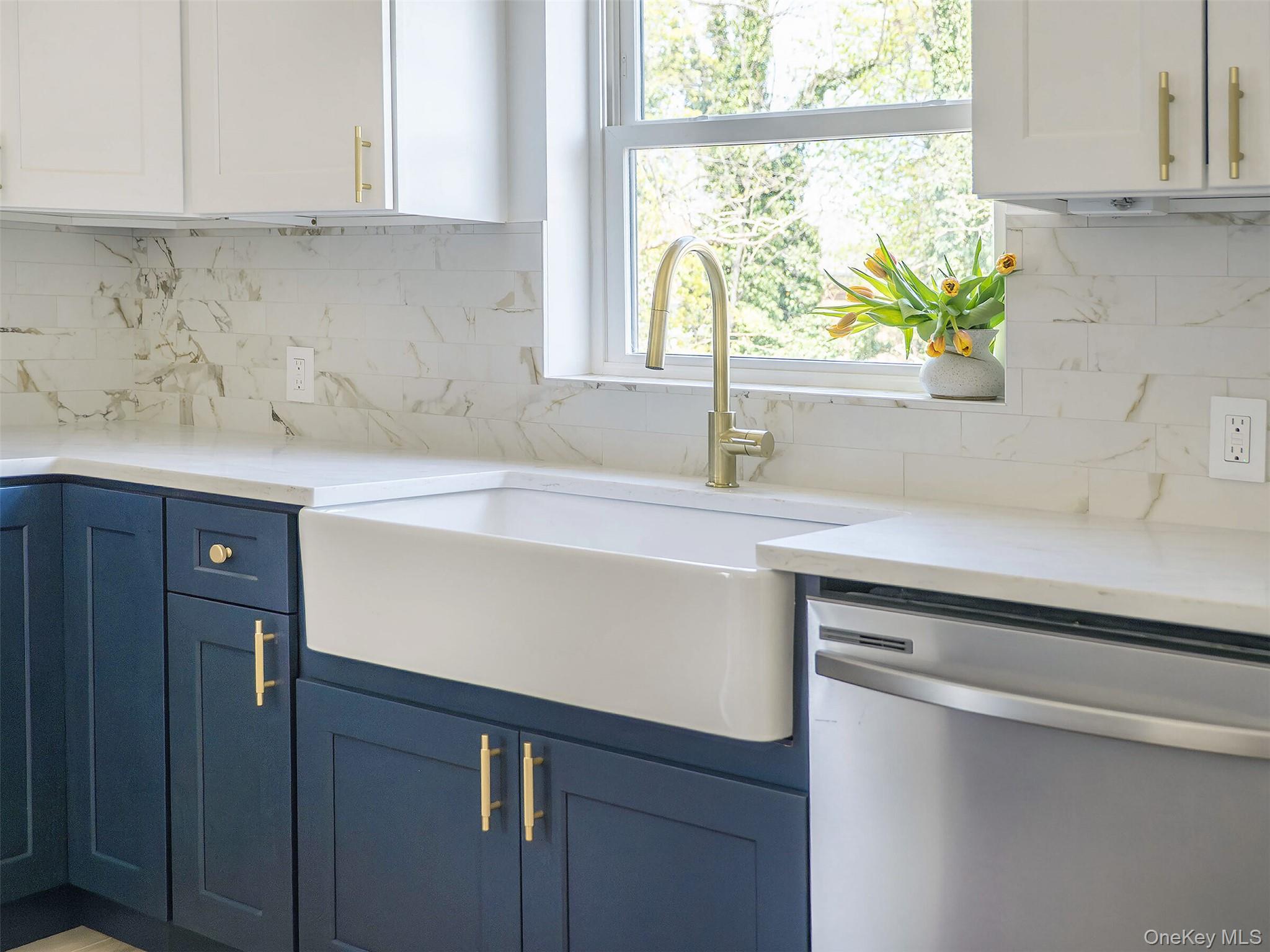 6 Lee Gray Court # 2, Glen Cove, NY 11542