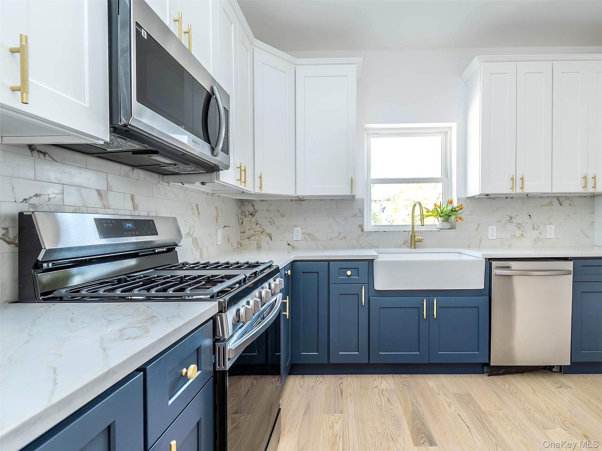 6 Lee Gray Court # 2, Glen Cove, NY 11542