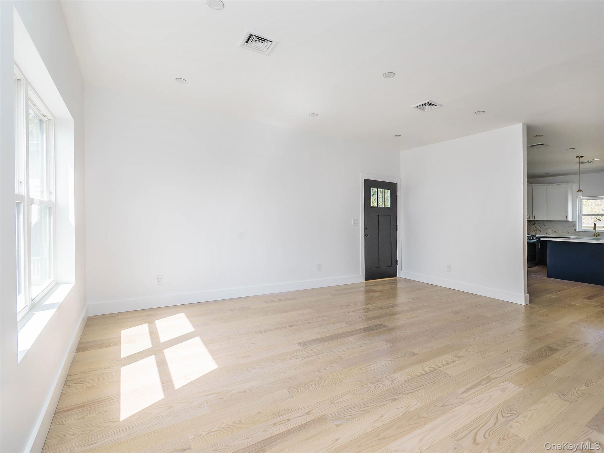 6 Lee Gray Court # 2, Glen Cove, NY 11542