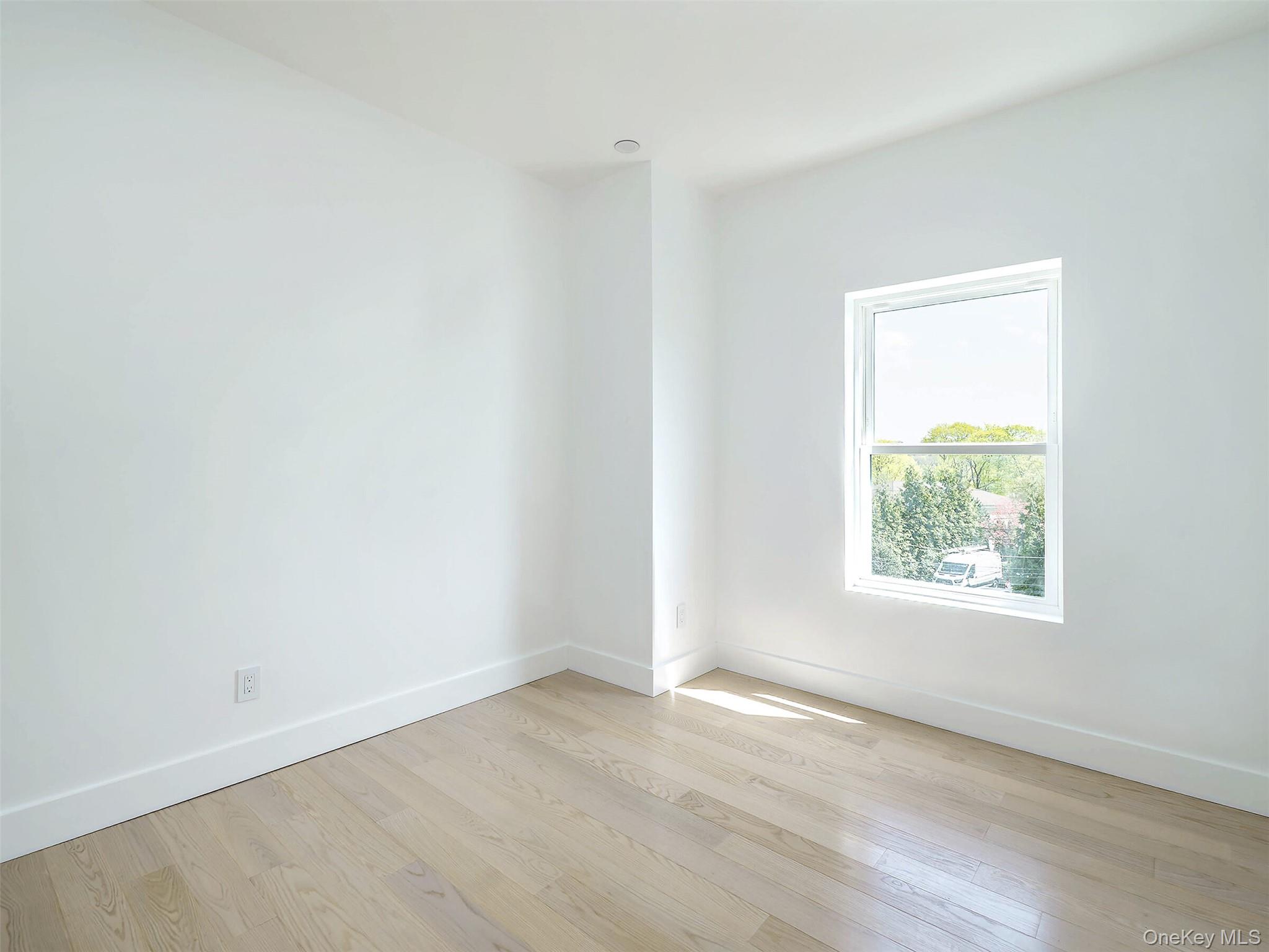 6 Lee Gray Court # 2, Glen Cove, NY 11542