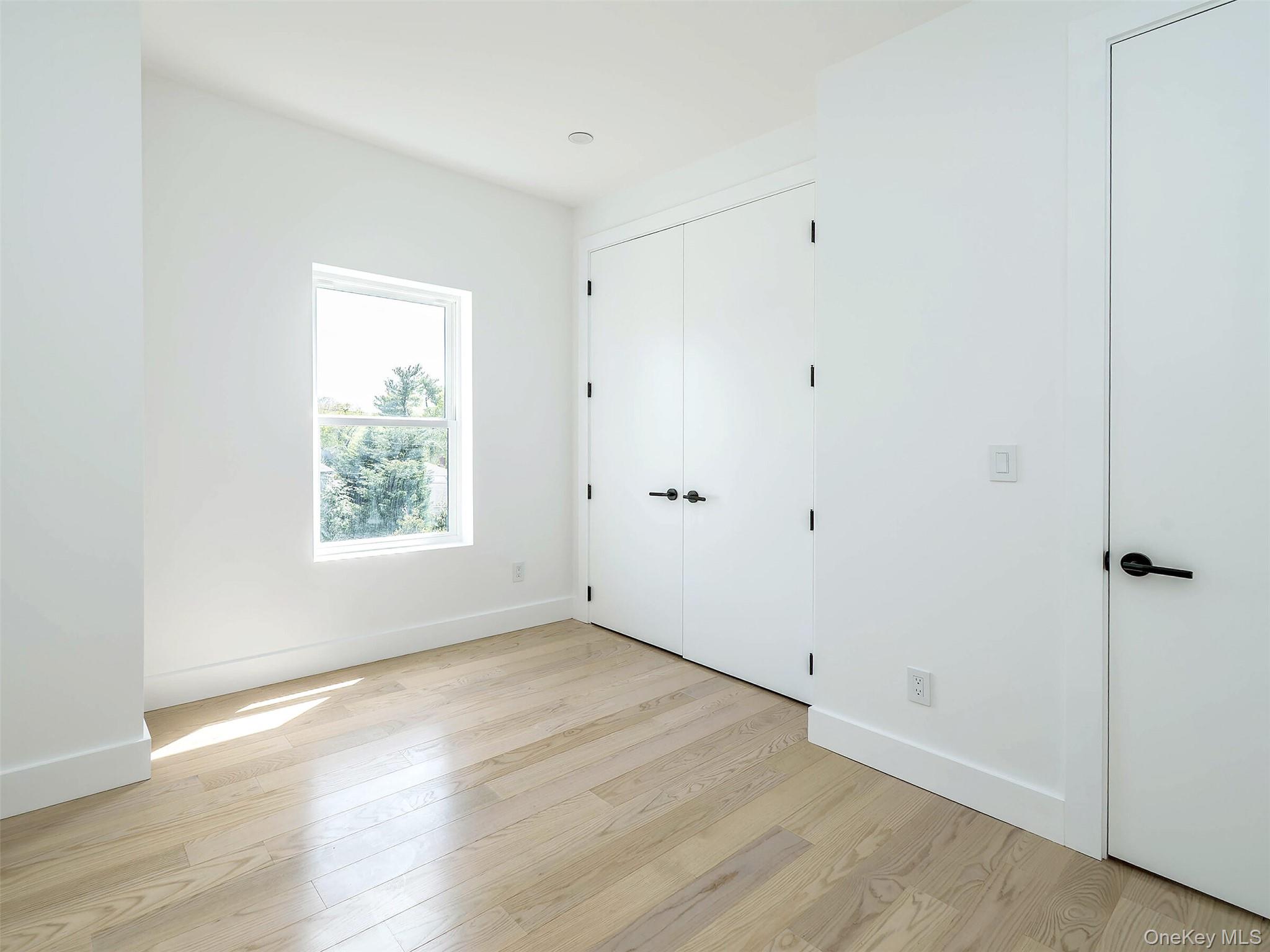 6 Lee Gray Court # 2, Glen Cove, NY 11542