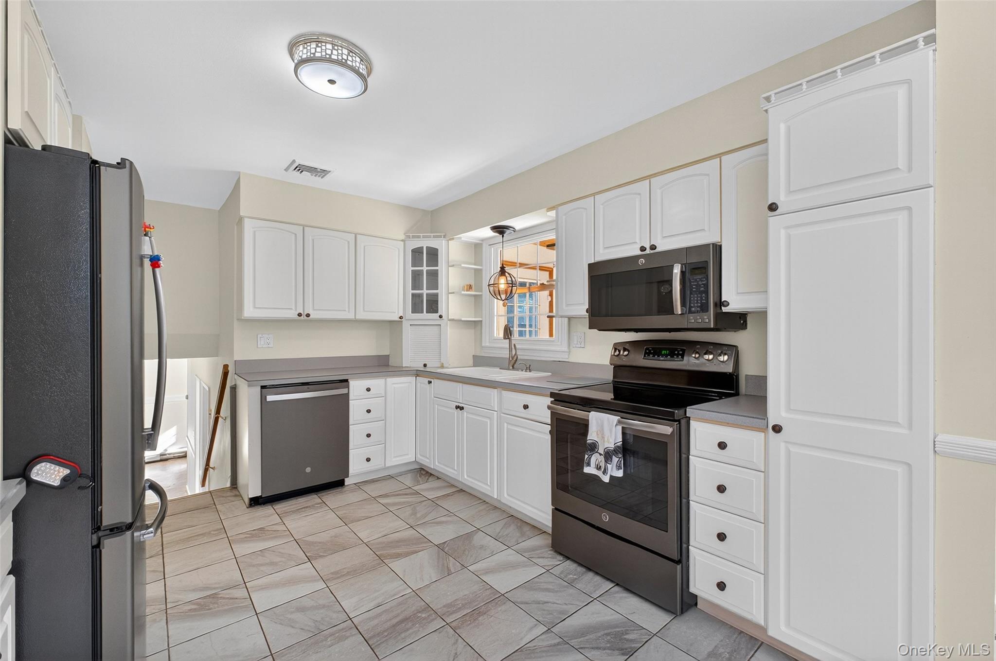 25 Fairview Road, Mahopac, NY 10541