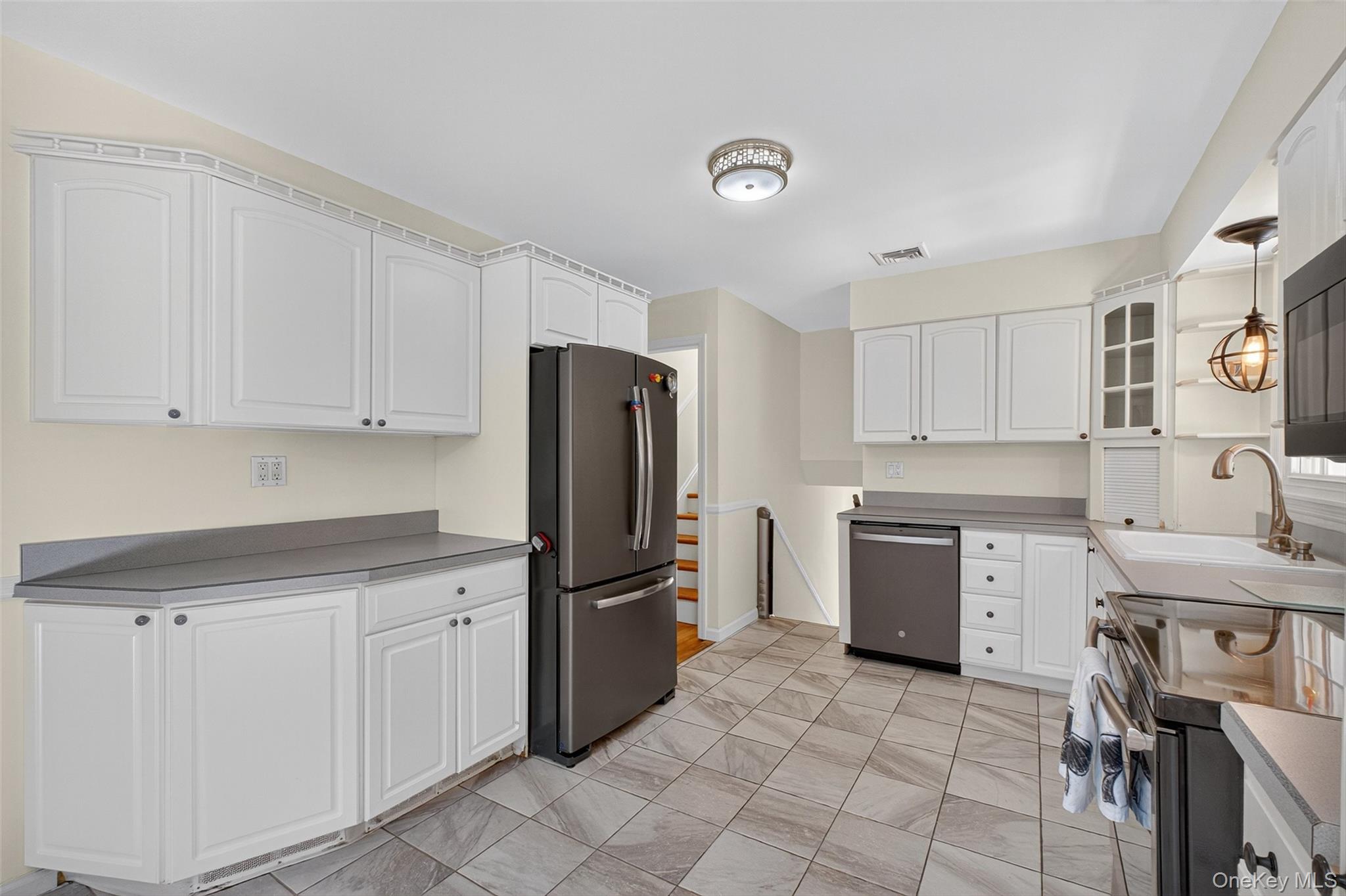 25 Fairview Road, Mahopac, NY 10541