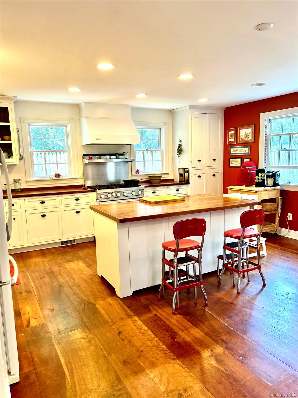 11 W Meadow Lane, Stony Brook, NY 11790