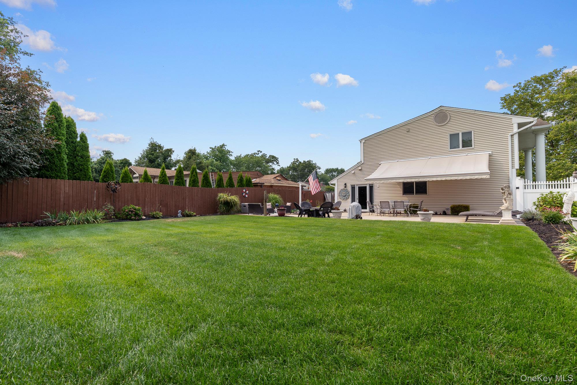 49 Dorchester Road, Smithtown, NY 11787