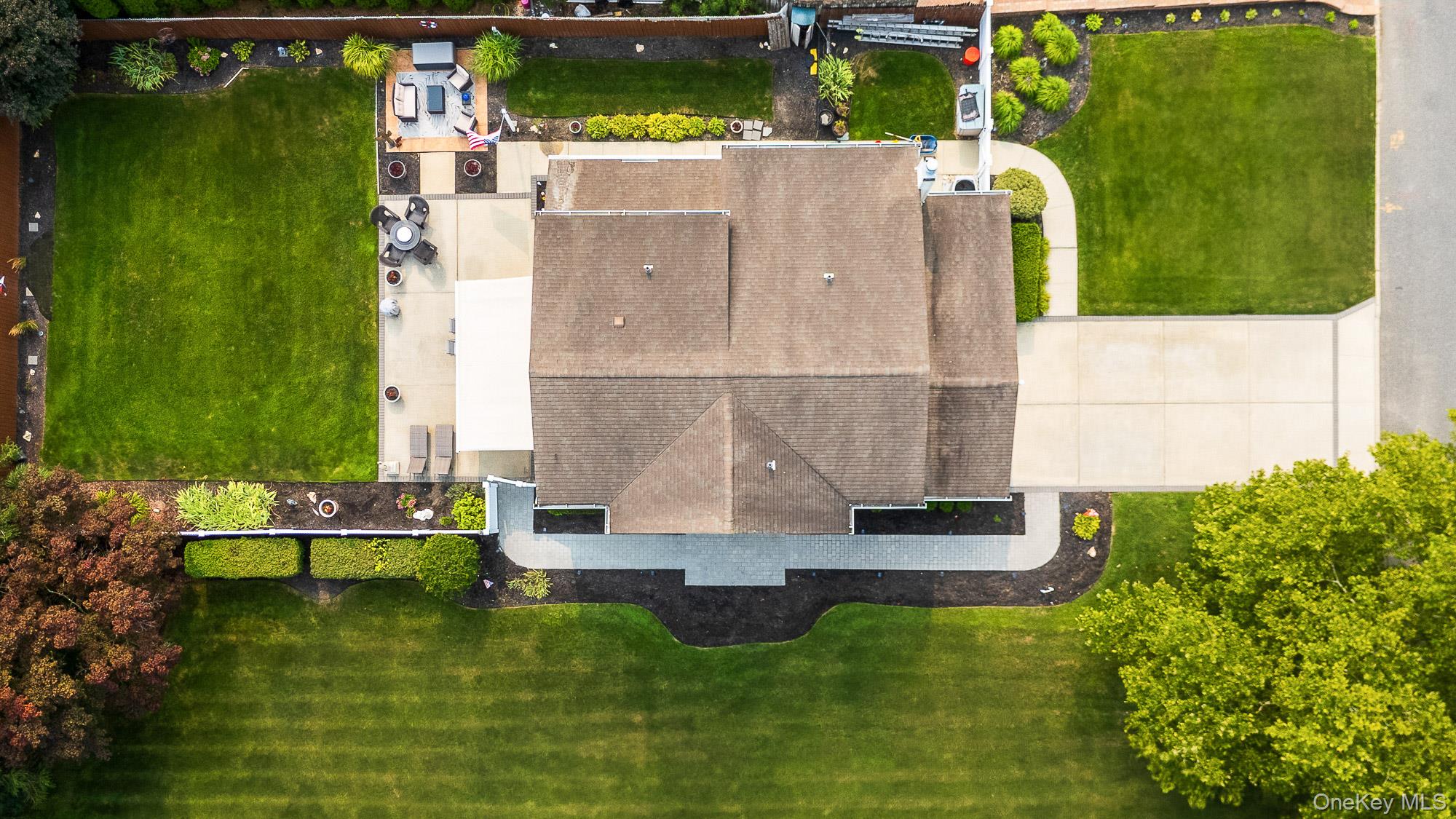 49 Dorchester Road, Smithtown, NY 11787