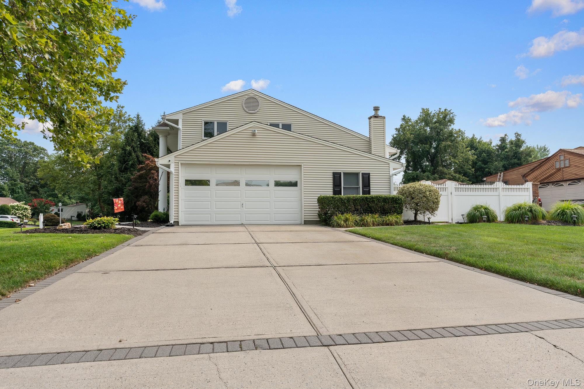 49 Dorchester Road, Smithtown, NY 11787