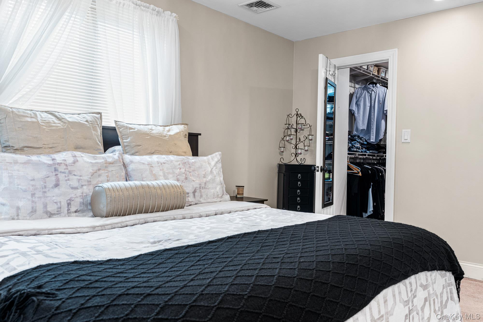 49 Dorchester Road, Smithtown, NY 11787