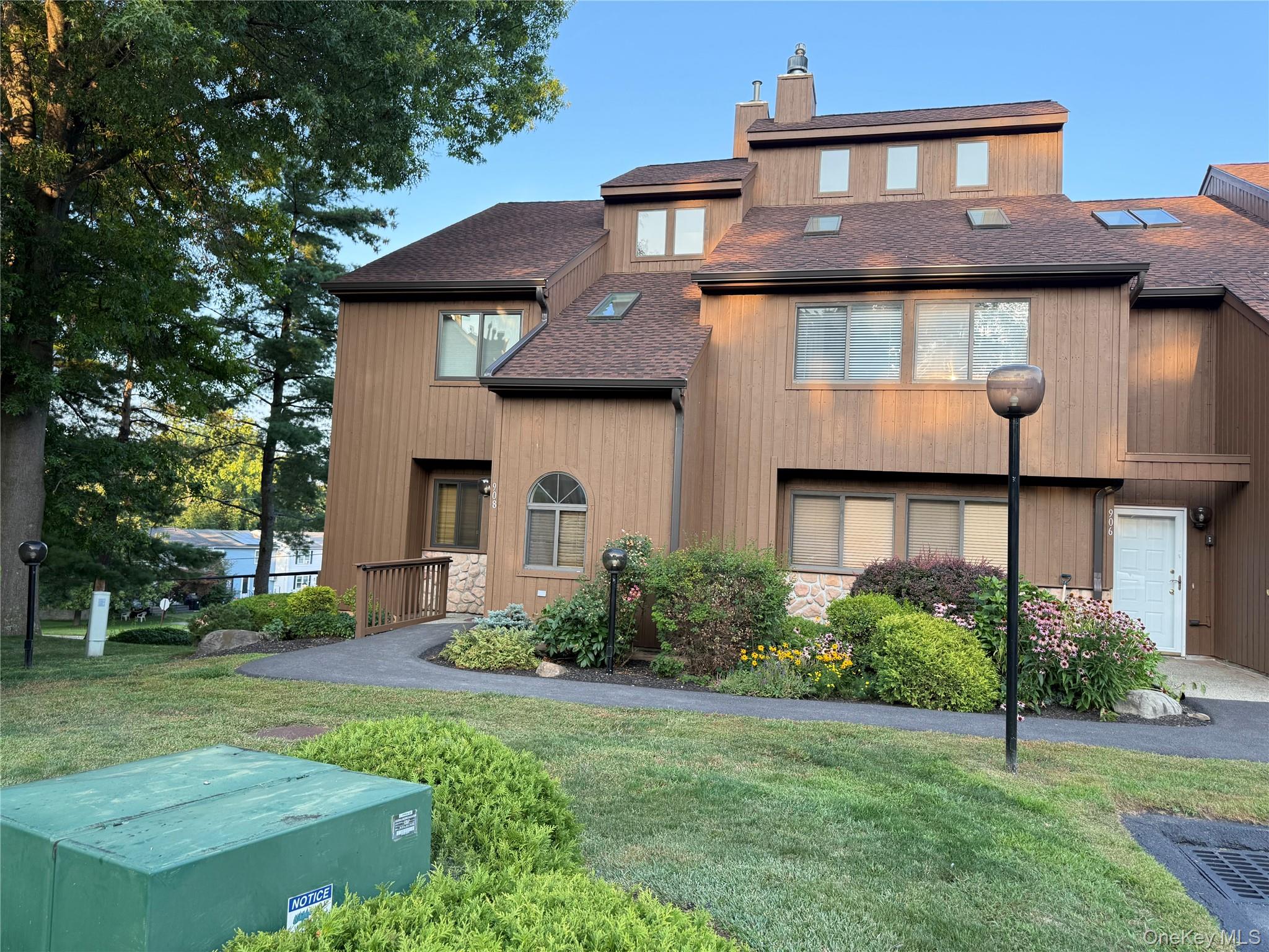 908 Scenic Lane, Poughkeepsie, NY 12603