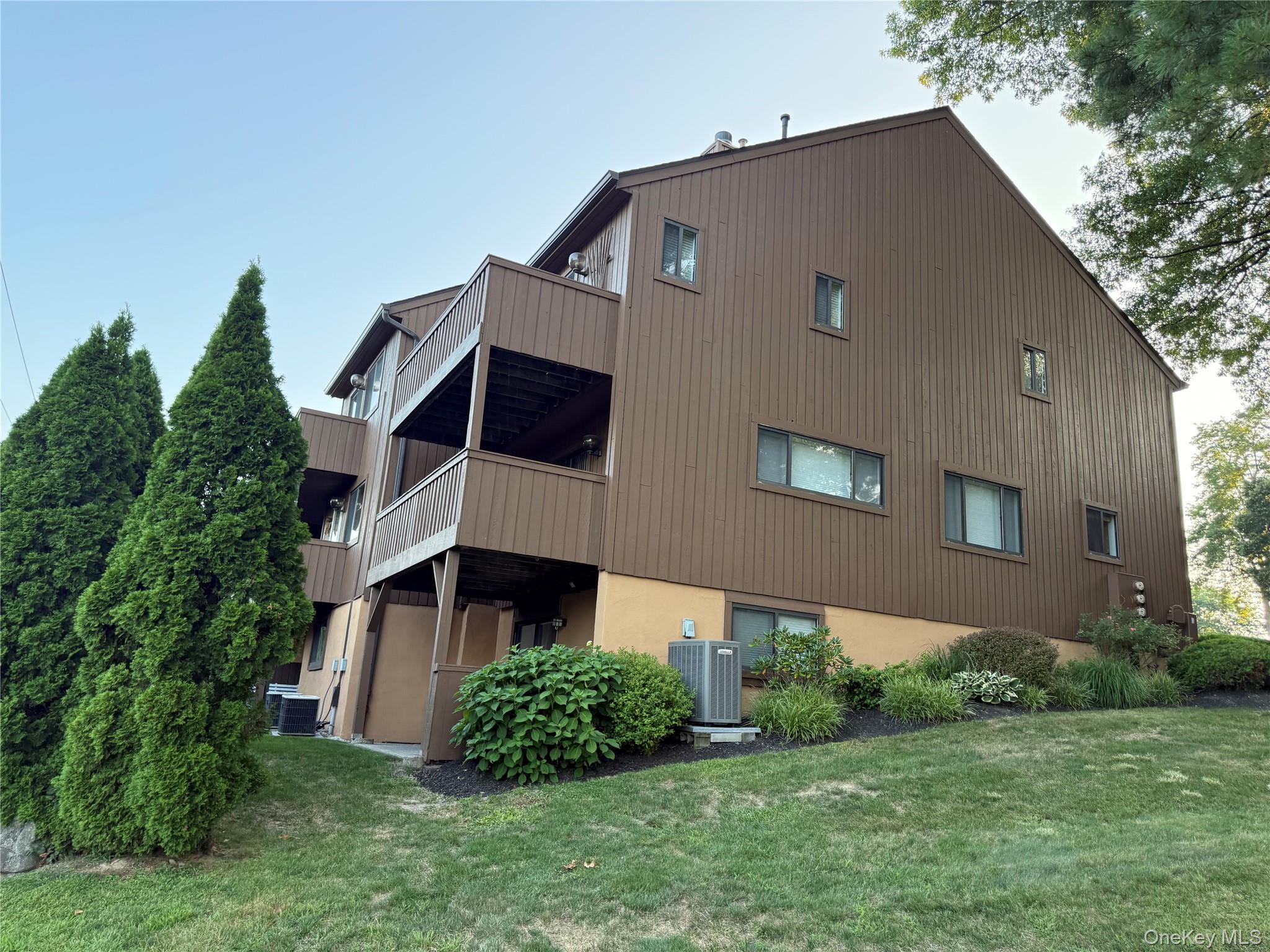 908 Scenic Lane, Poughkeepsie, NY 12603