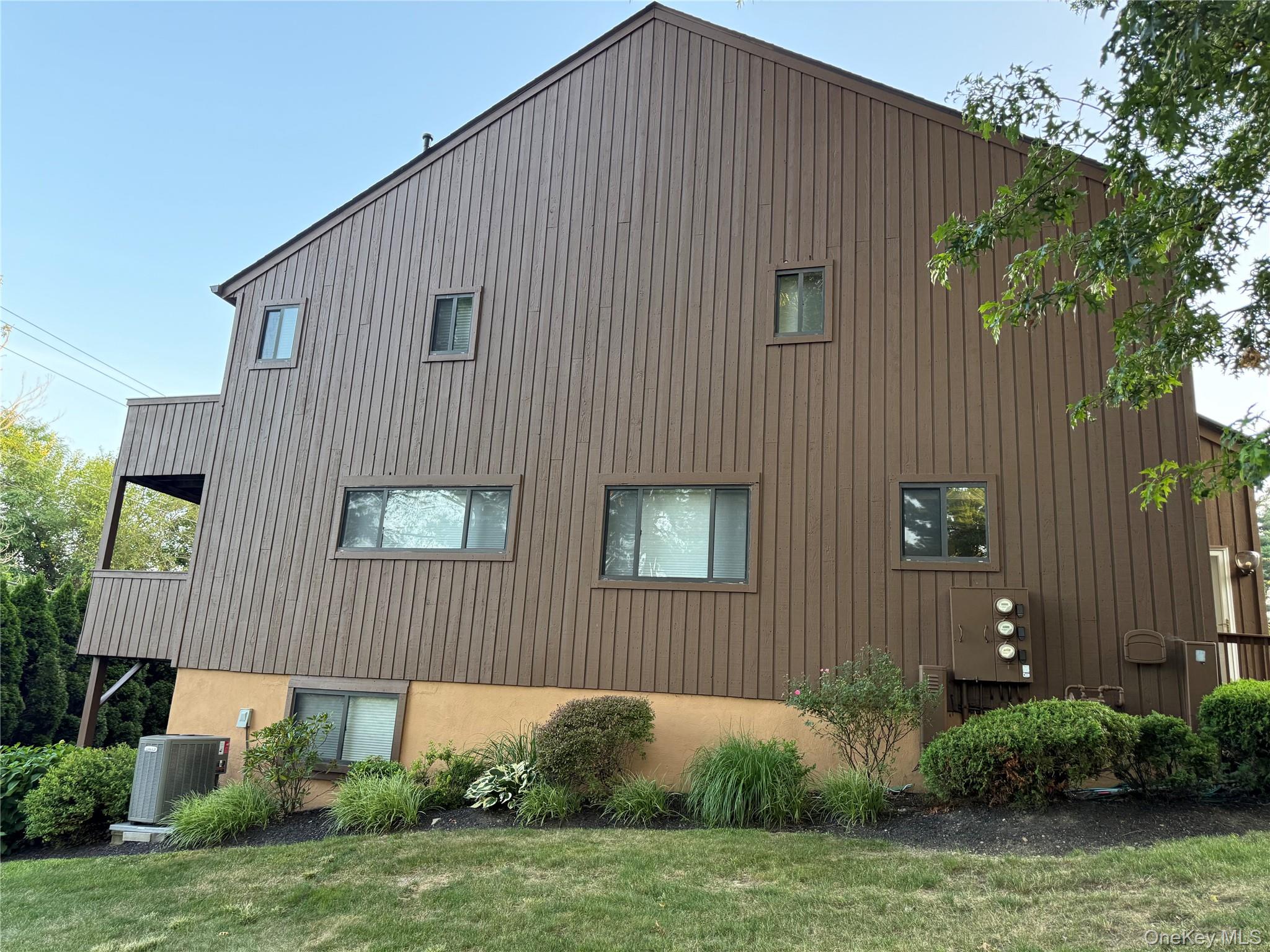 908 Scenic Lane, Poughkeepsie, NY 12603