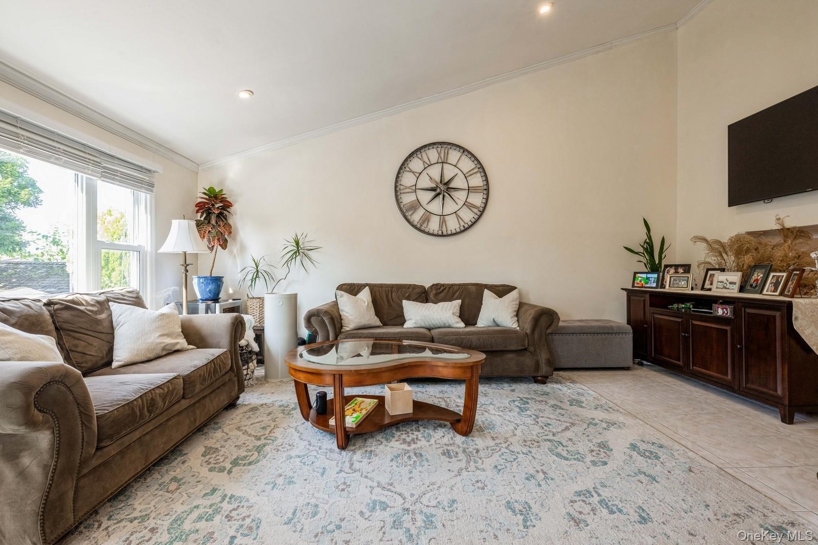 375 W Windsor Parkway, Oceanside, NY 11572