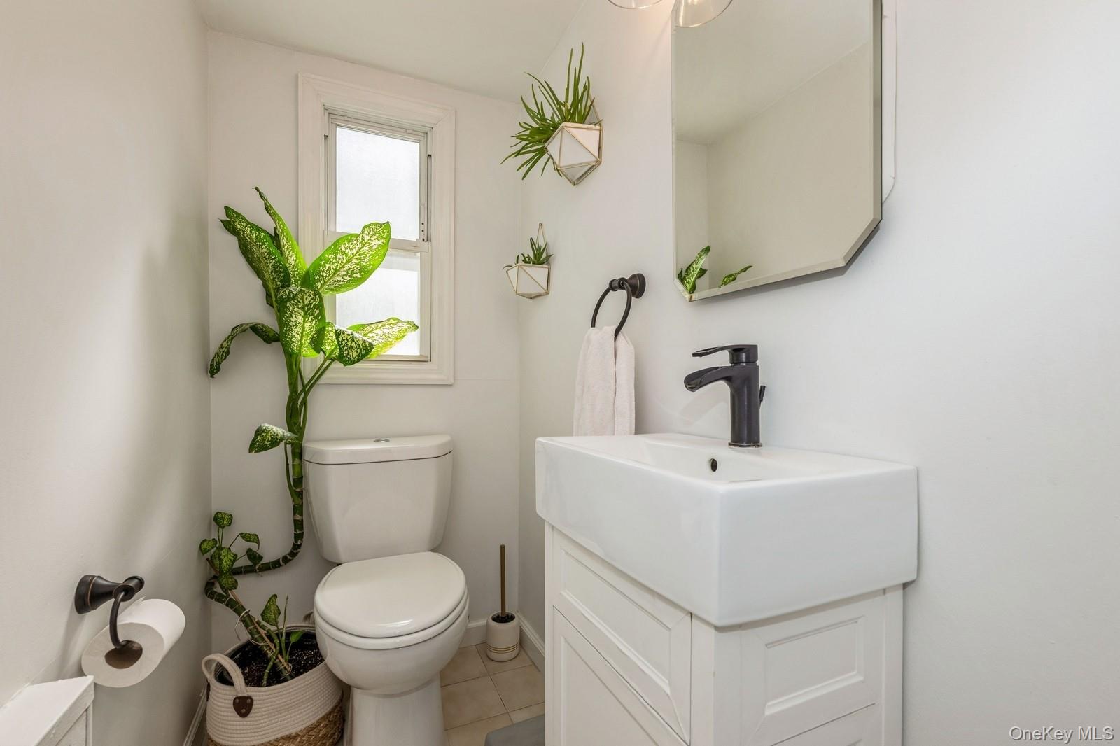 375 W Windsor Parkway, Oceanside, NY 11572