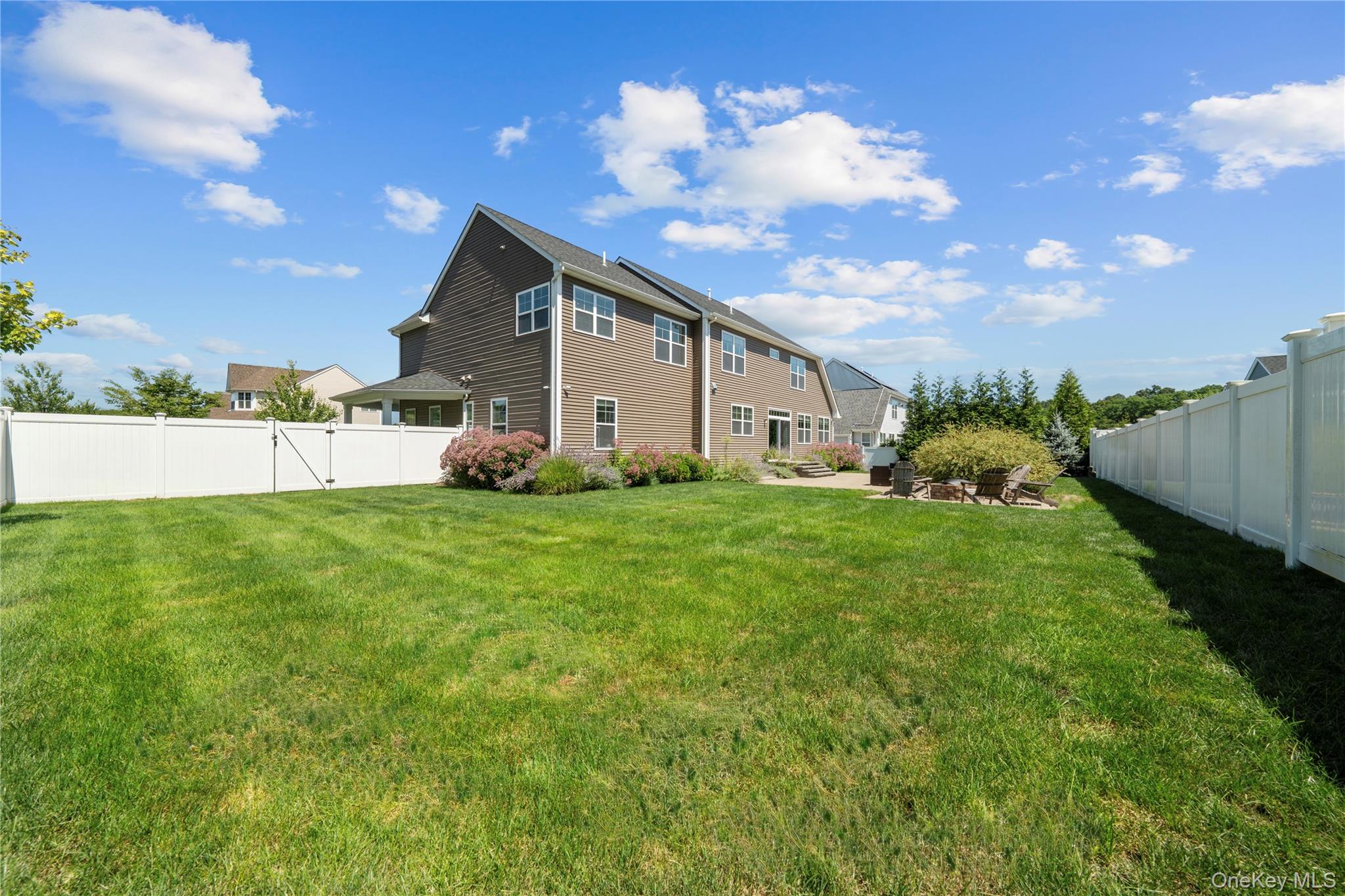 27 Lilac Lane, Ridge, NY 11961