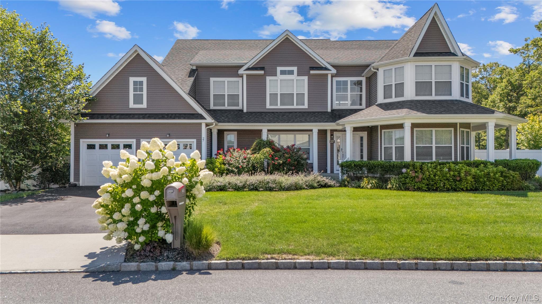 27 Lilac Lane, Brookhaven, NY 11961