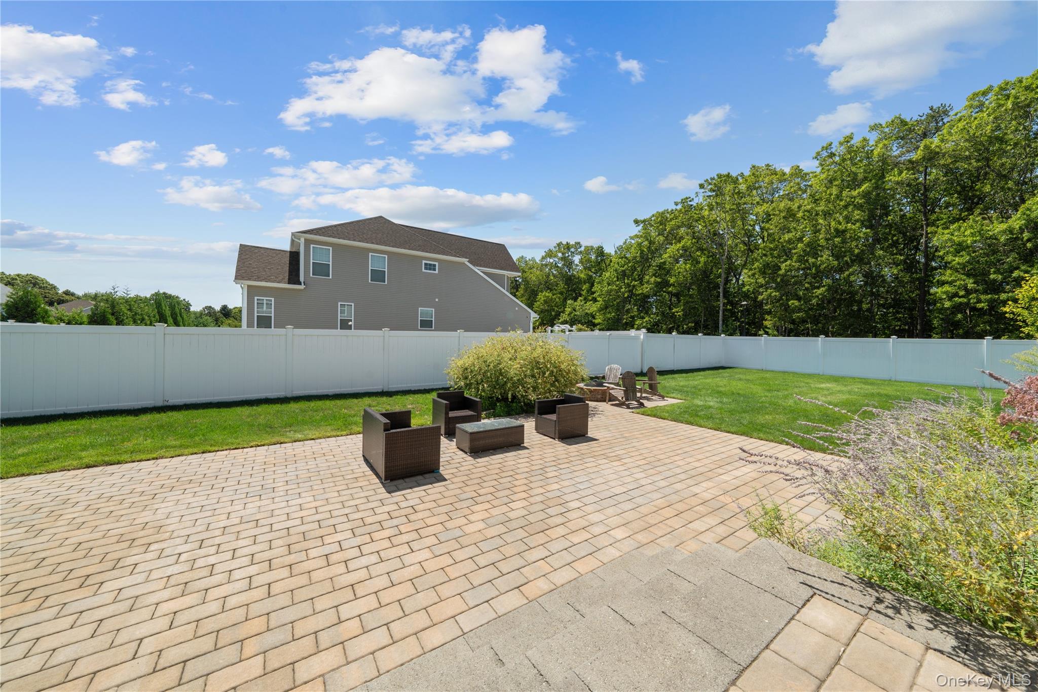 27 Lilac Lane, Ridge, NY 11961