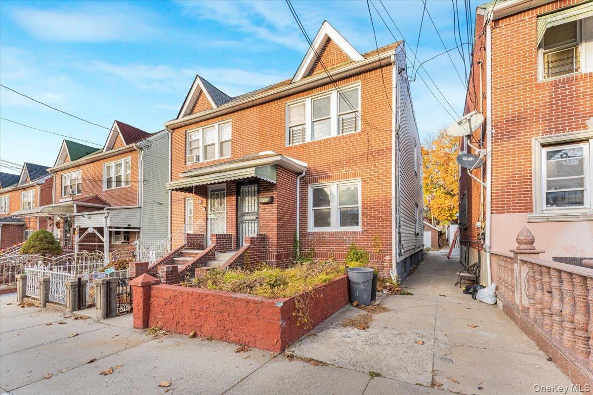 855 E 215 Street, Bronx, NY 10467