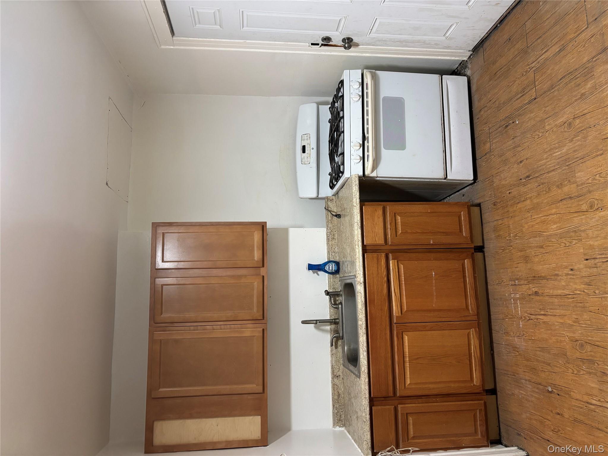 855 E 215 Street, Bronx, NY 10467