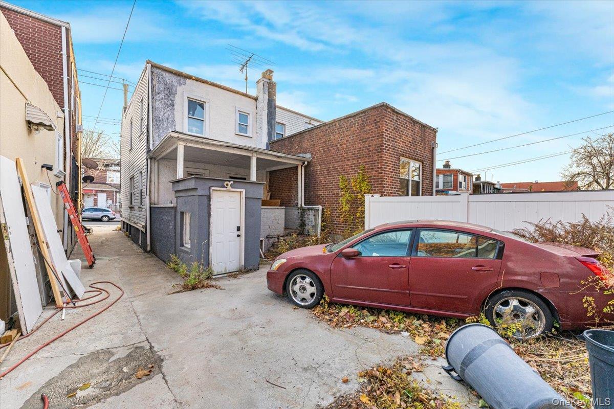 855 E 215 Street, Bronx, NY 10467