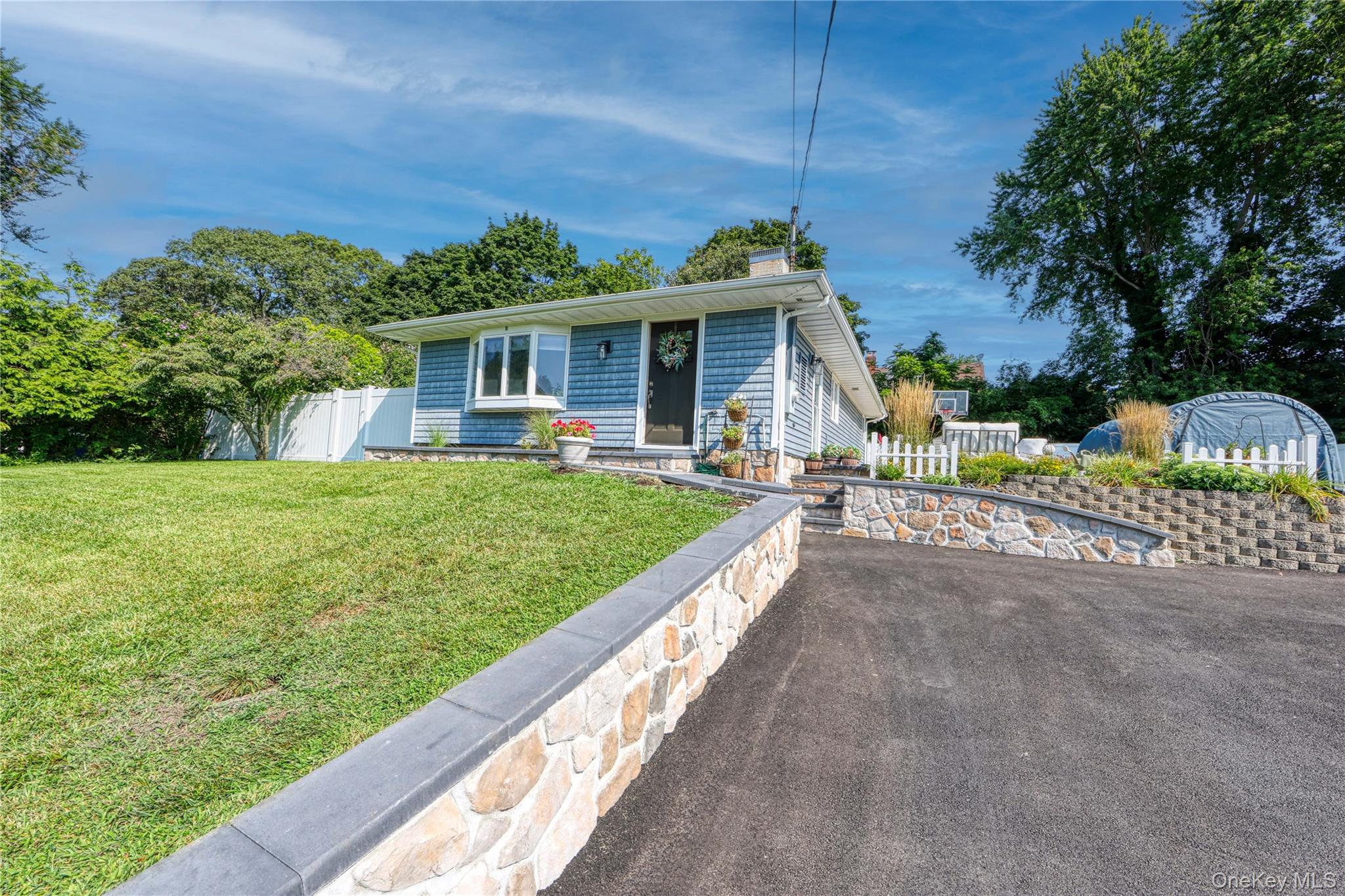 37 Wyandotte Street, Selden, NY 11784