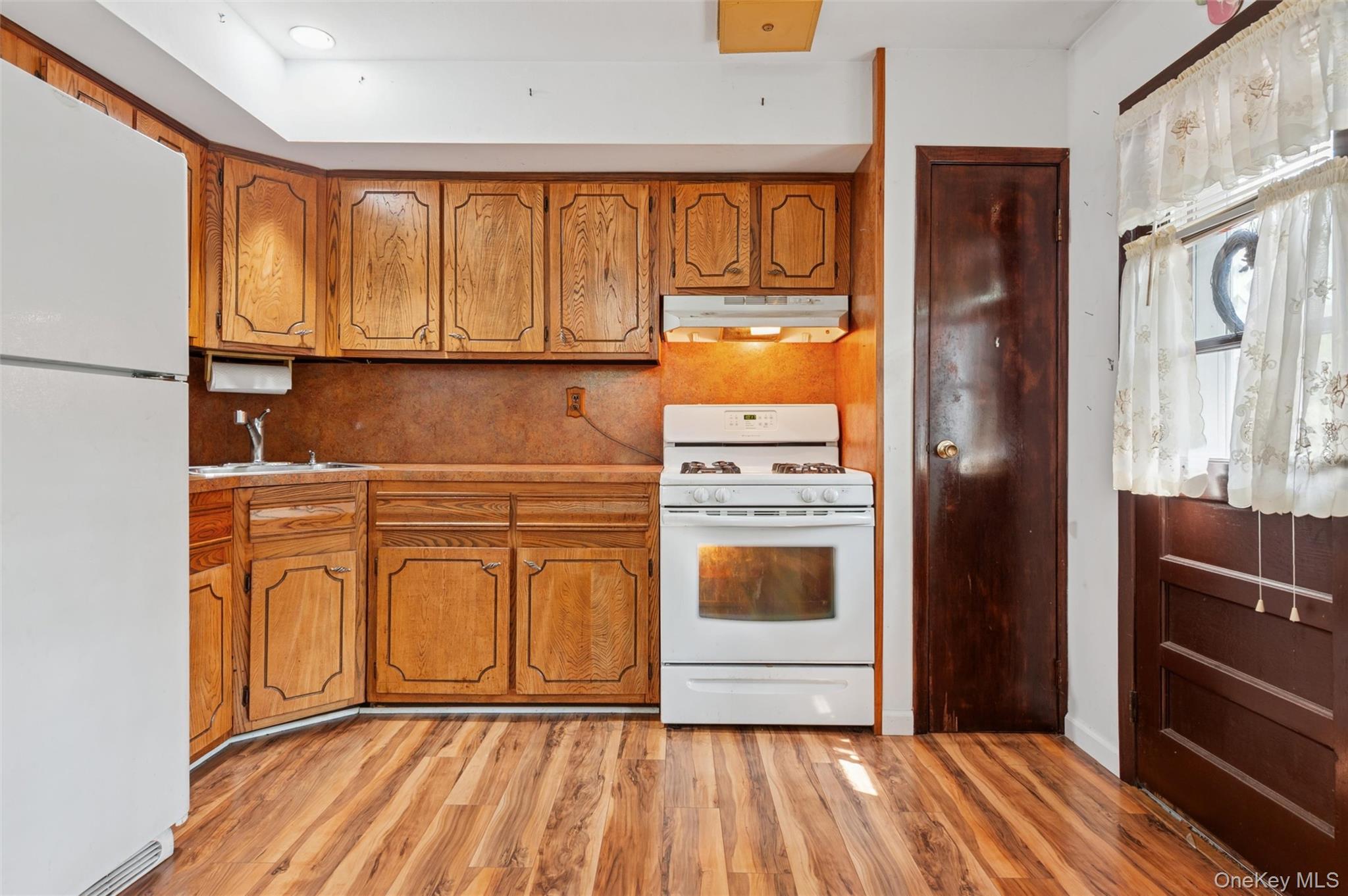 225 Chichester Ave, Center Moriches, NY 11934