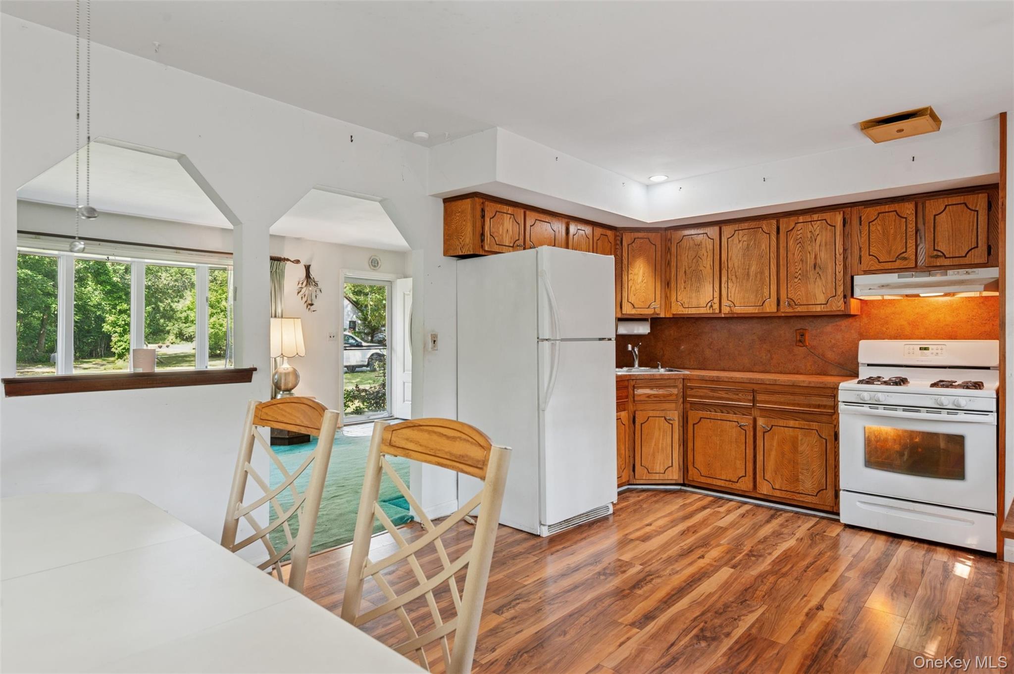 225 Chichester Ave, Center Moriches, NY 11934