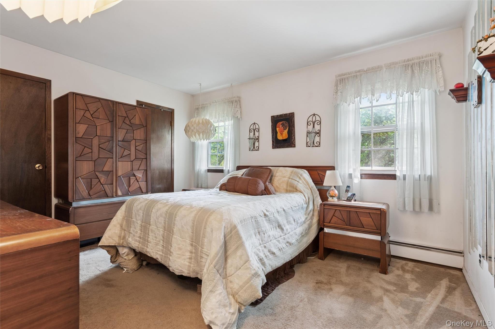 225 Chichester Ave, Center Moriches, NY 11934