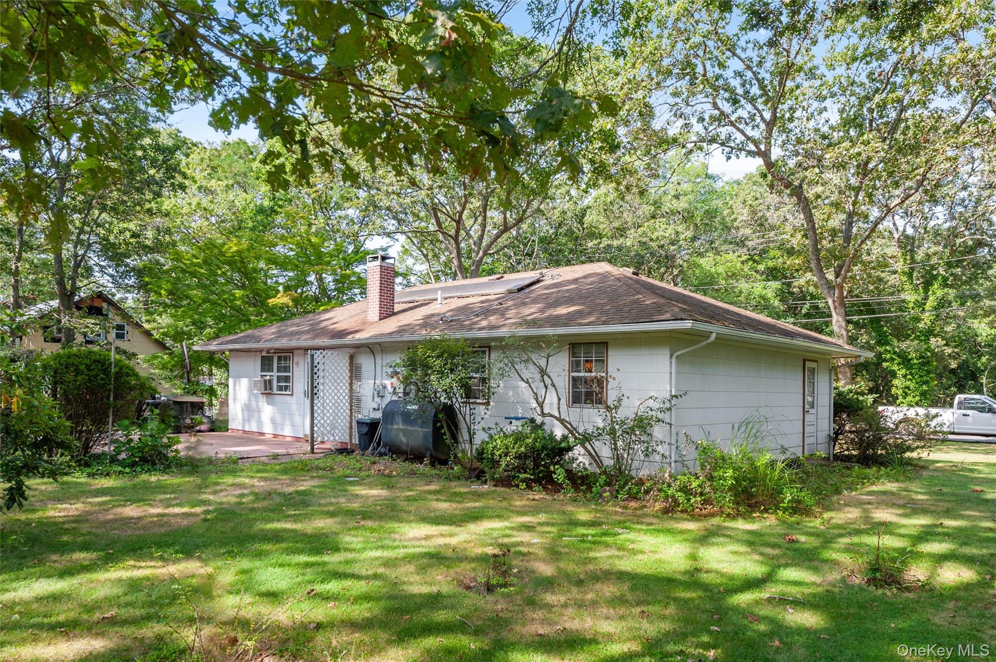 225 Chichester Ave, Center Moriches, NY 11934