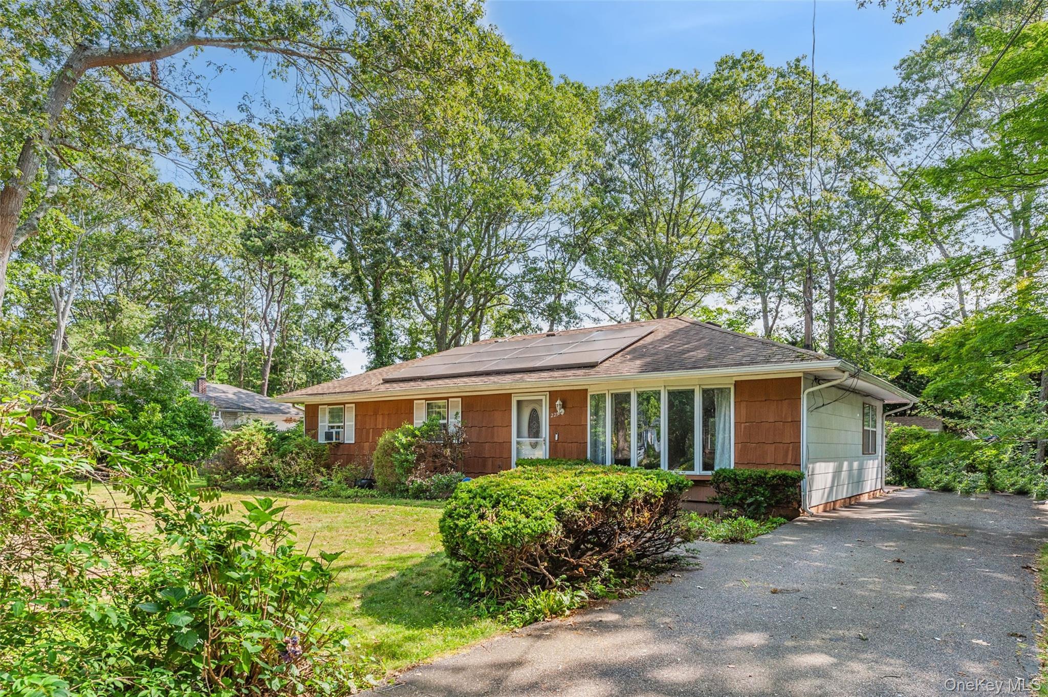 225 Chichester Ave, Center Moriches, NY 11934