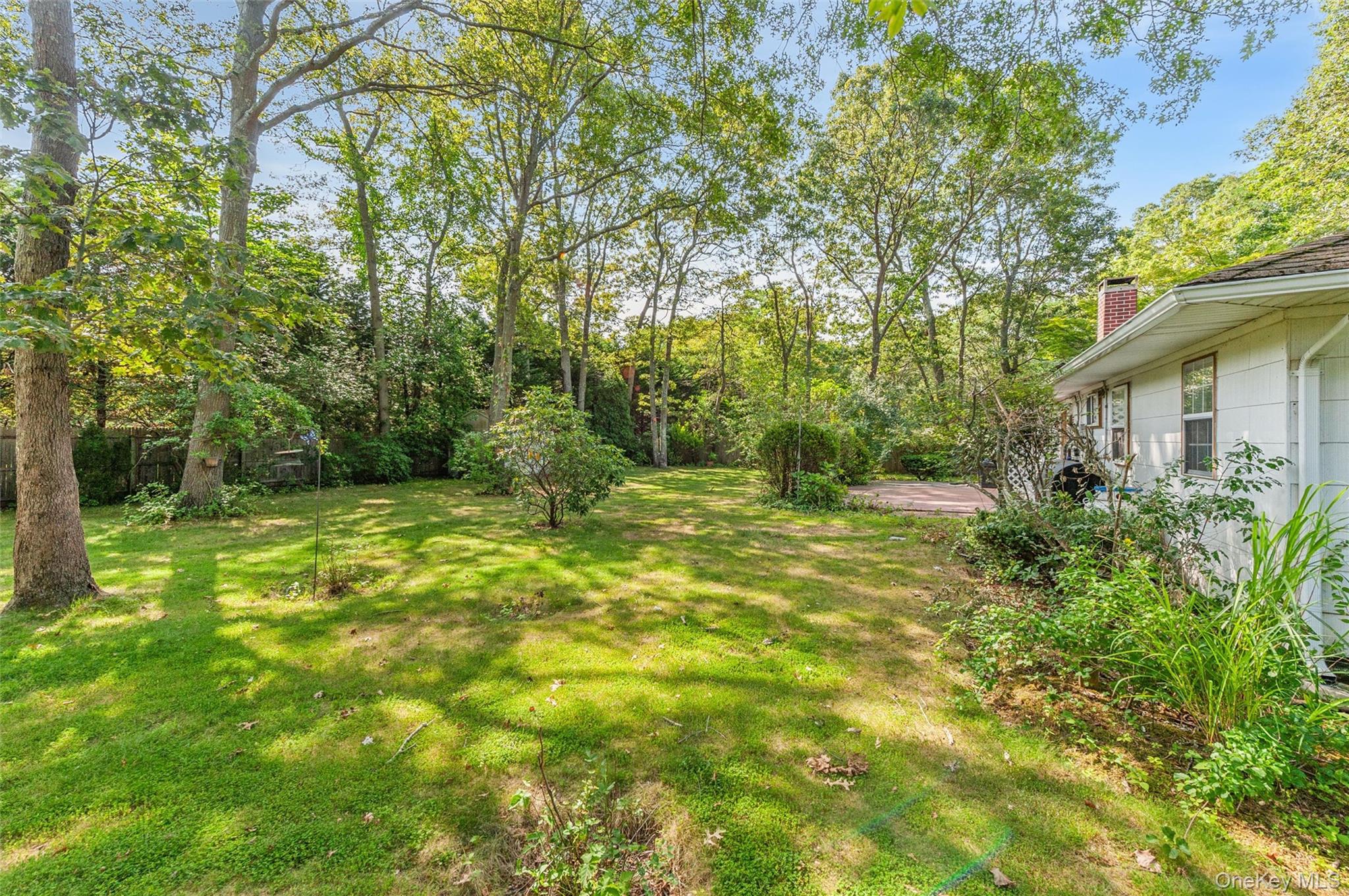 225 Chichester Ave, Center Moriches, NY 11934