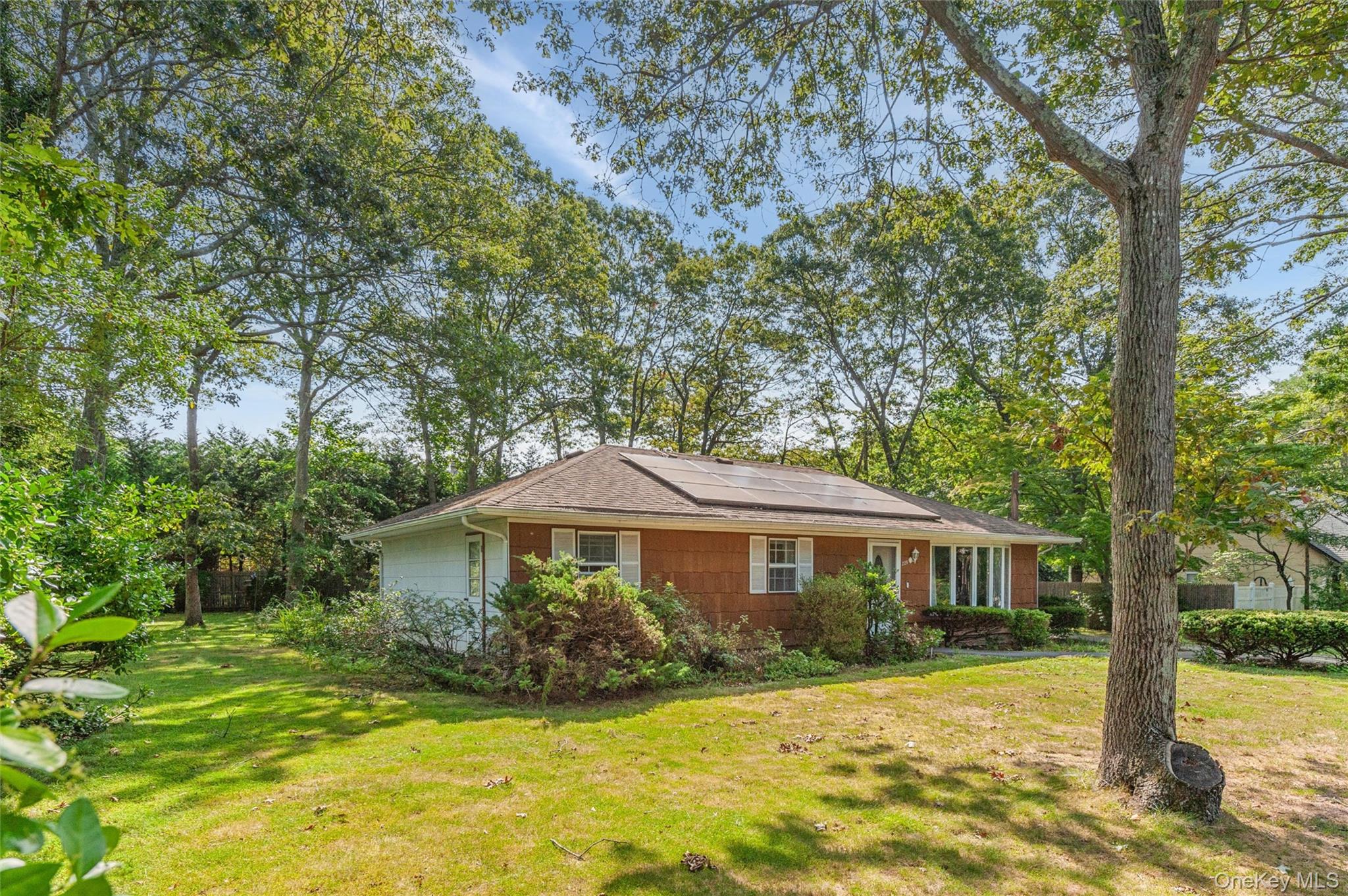 225 Chichester Ave, Center Moriches, NY 11934